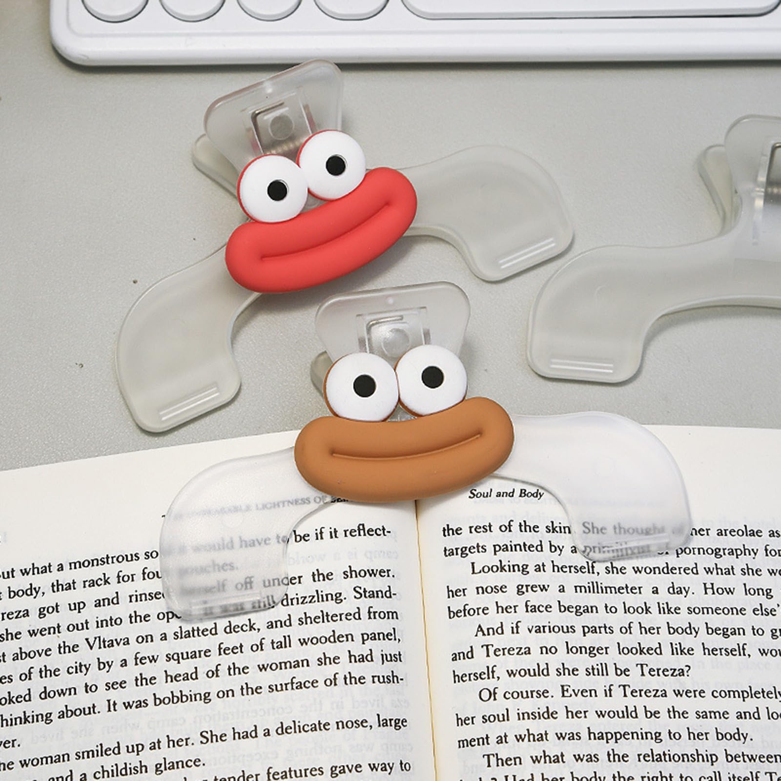 AirAkl 2個 読書用ブッククリップ、ブックページマーカークリップ、教科書クリップ 透明 本 開いたまま 固定 本 クリップ 使いやすい 、便利 クリップ 食品保存 、文房具 事務用品 オフィス用品 学生用 便利