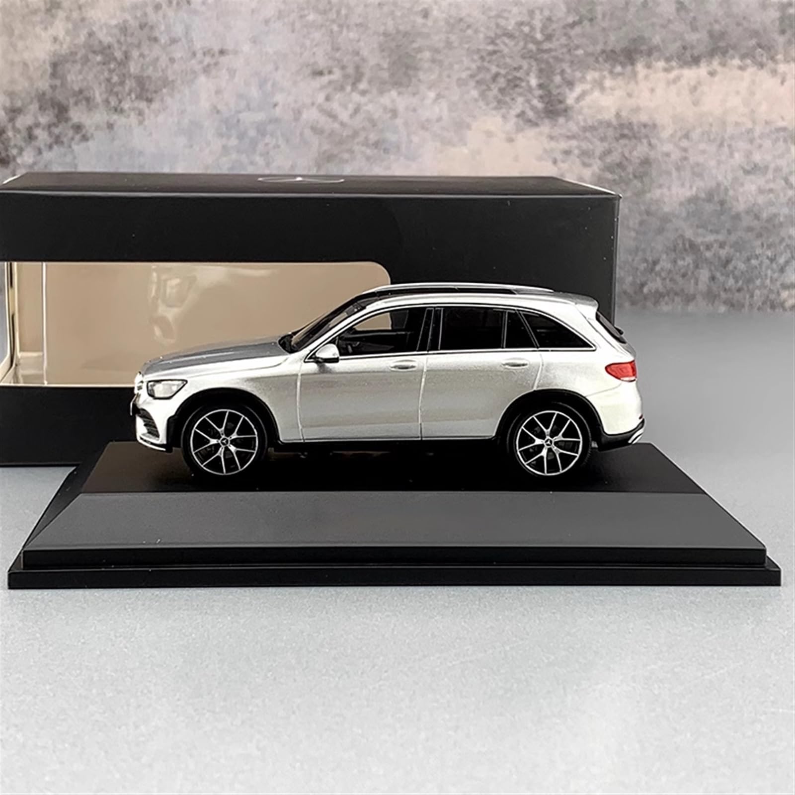 ミニカー　ダイキャスト製　メルセデスベンツ Amazon | ミニカー スケール 1 43 メルセデス · ベンツ GLC X253