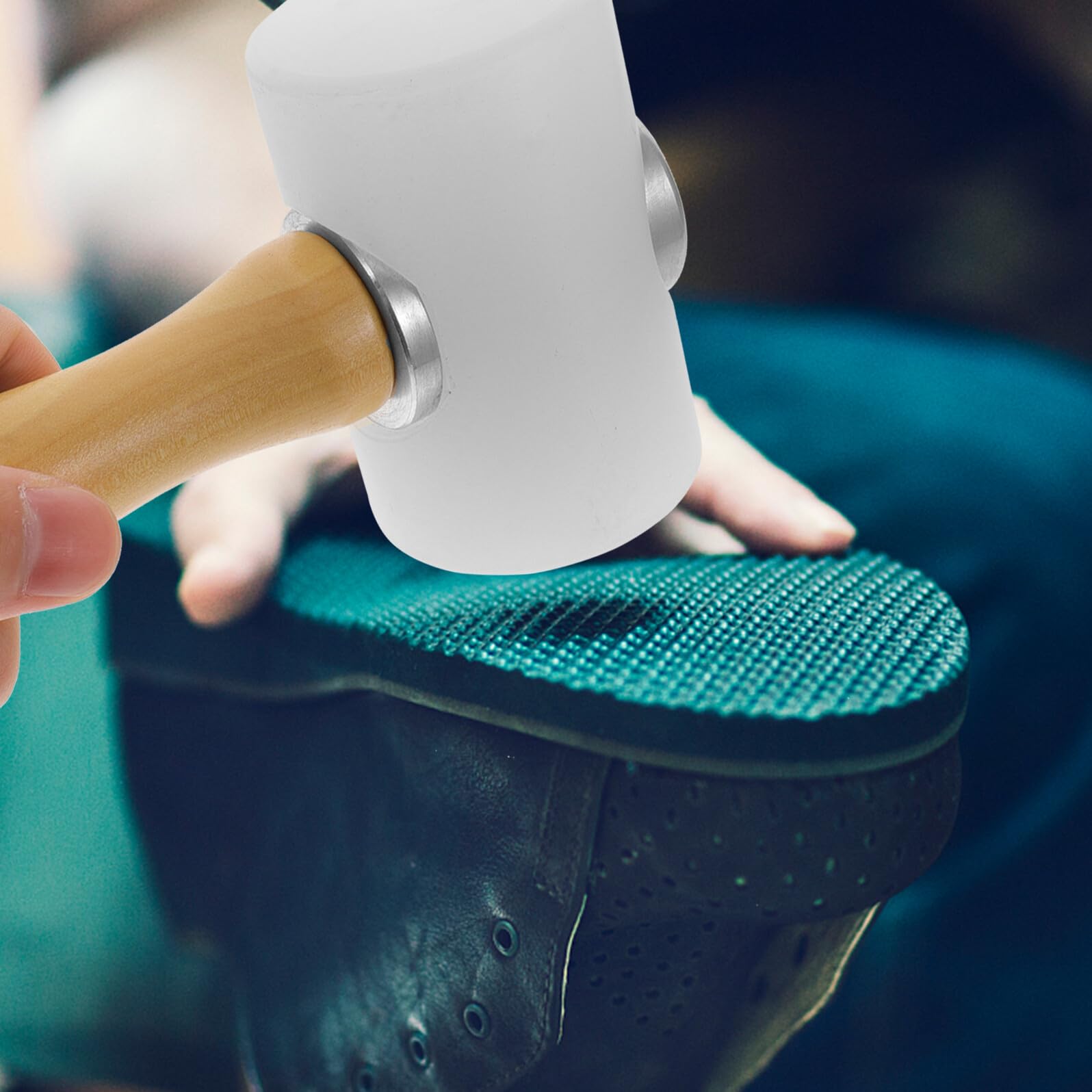 GLEAVI Martello Mazzuolo Flessibile e Resistente in Nylon Bianco 2 Pezzi Manico in Legno per Lavorazione della Pelle e Installazione Pavimenti per Uso Professionale e Fai da Te