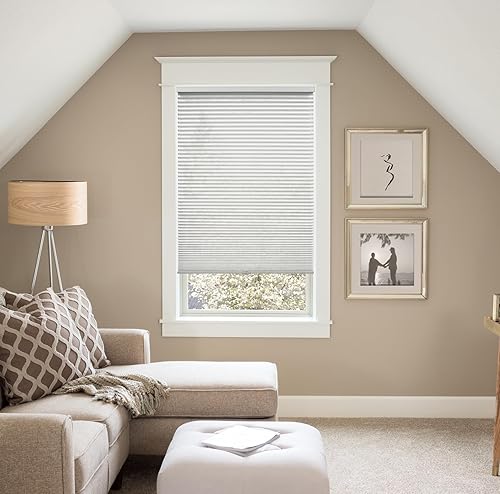 BlindsAvenue Plisado personalizado de  pulgadas, persianas celulares, color casi blanco, tela filtrante de luz disponible en 2 sistemas de elevación