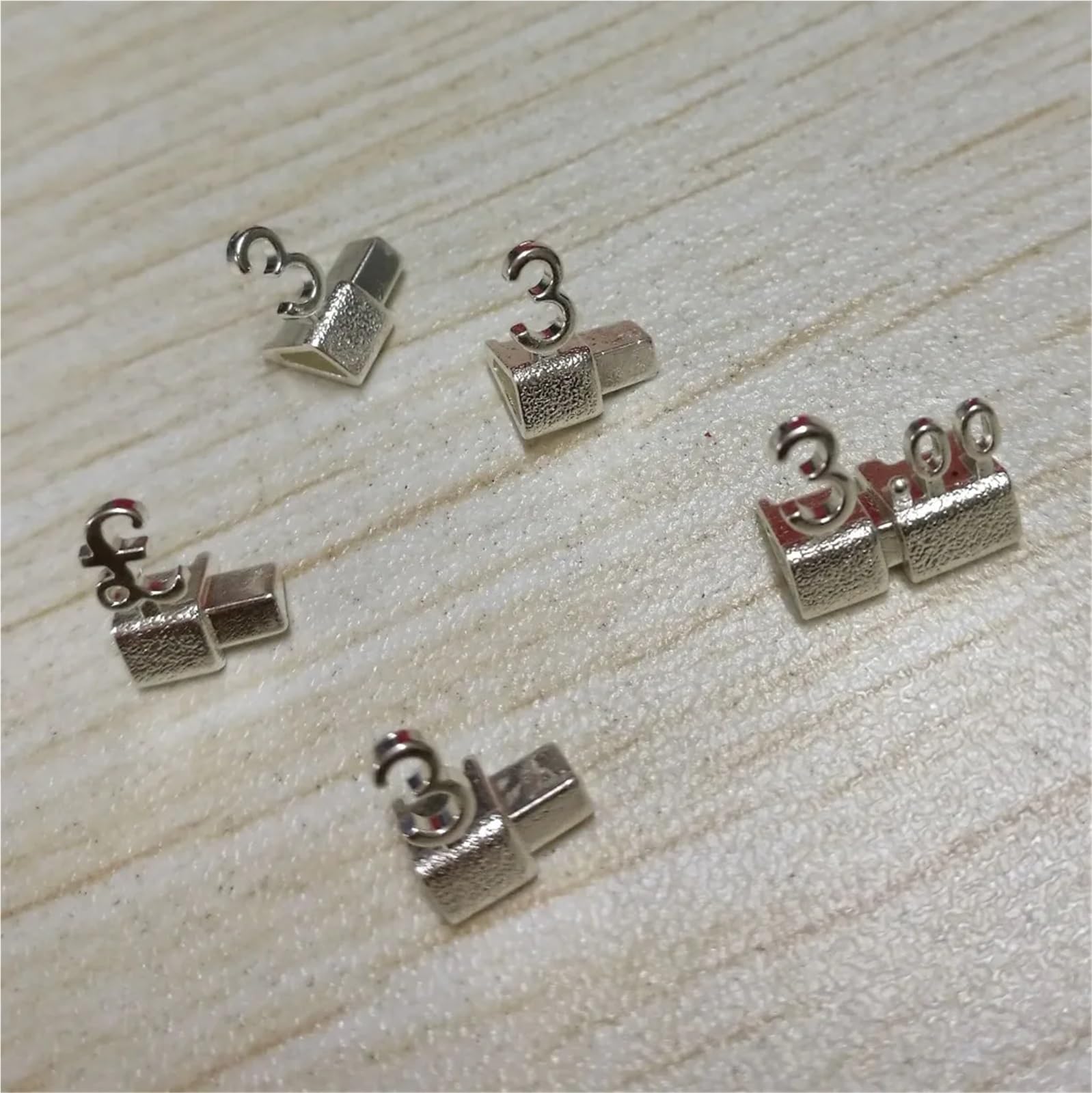 20 Stück gleicher Zahlenpreis-Würfelanhänger für Schmuck, Uhren-Display, verstellbarer Zahlenblock