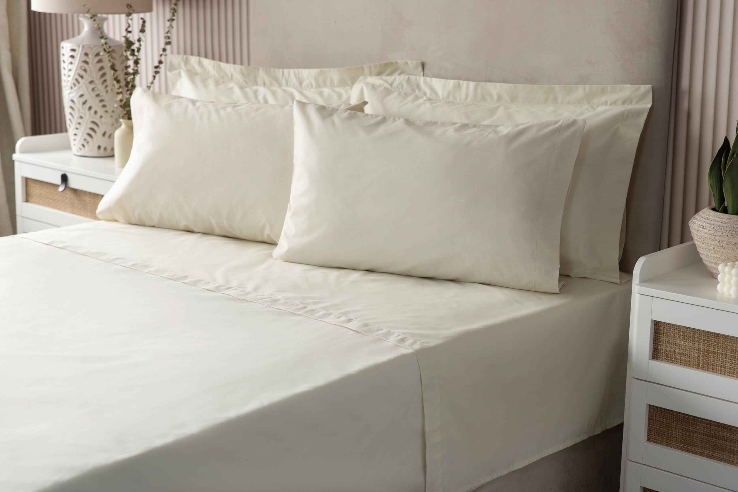 Belledorm Luxury Fitted Bed Sheet With Matching FREE 2 X PILLOW CASE Plain Dyed Poly Cotto...