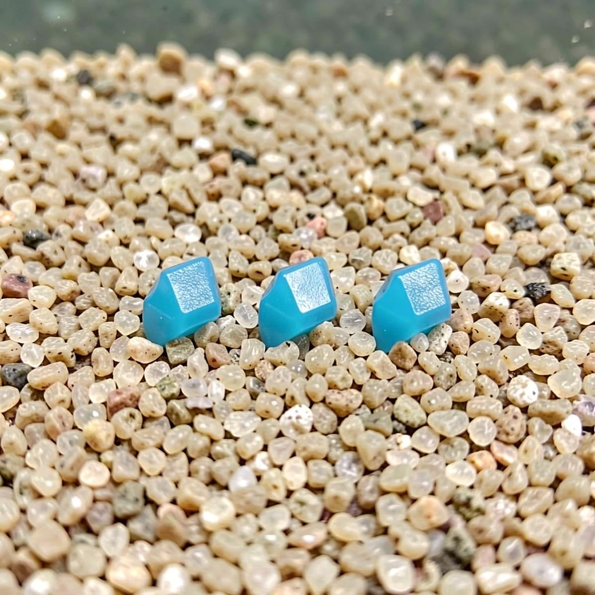 Garneck 150pcs Small Faceted Glow Rocks Decorative Resin Pebbles