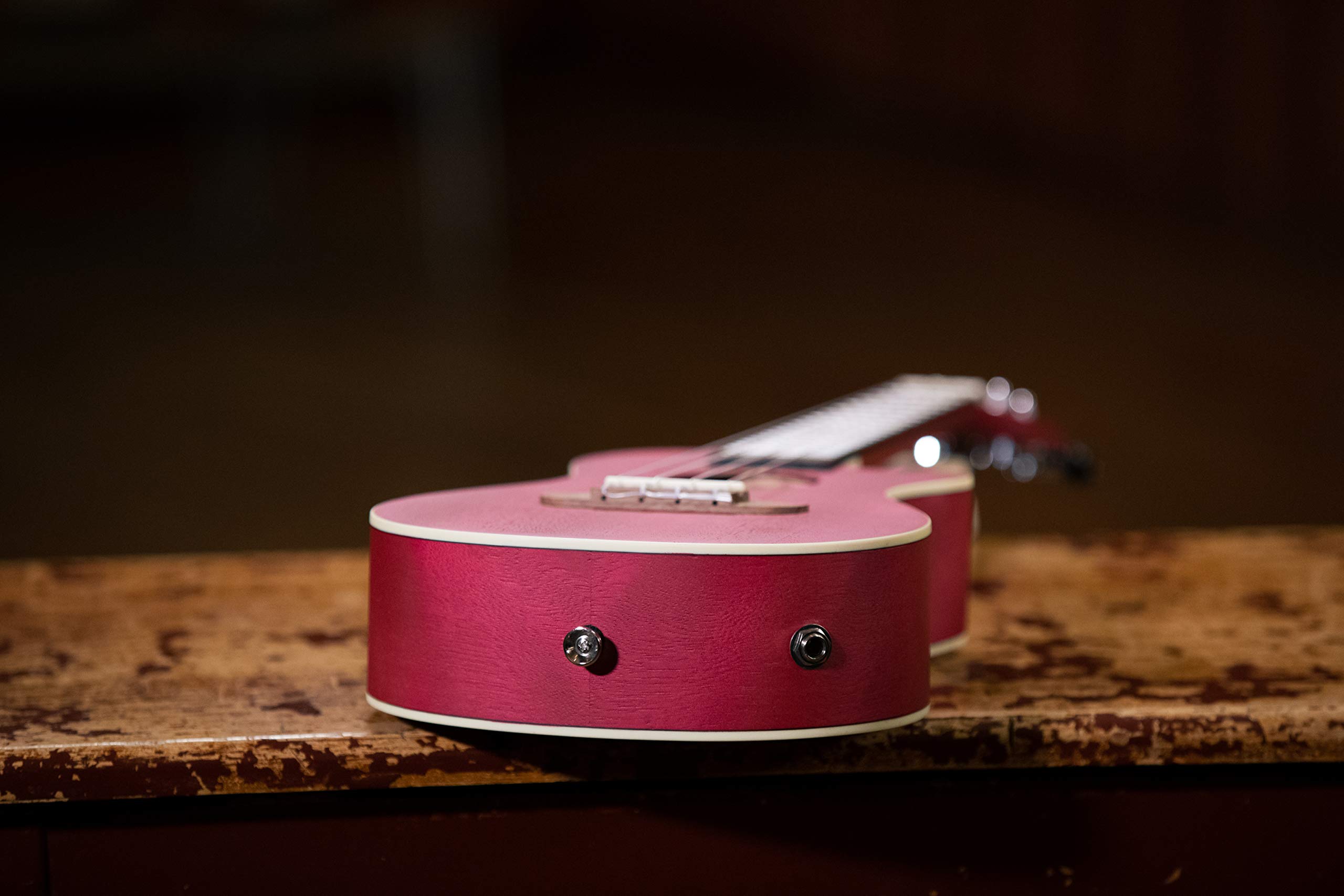 Ortega Guitars Ukulele Concerto Elettro-Acustico – Earth Series – con Cutaway – Okoume, Berry-Coloured (RURUBY-CE)
