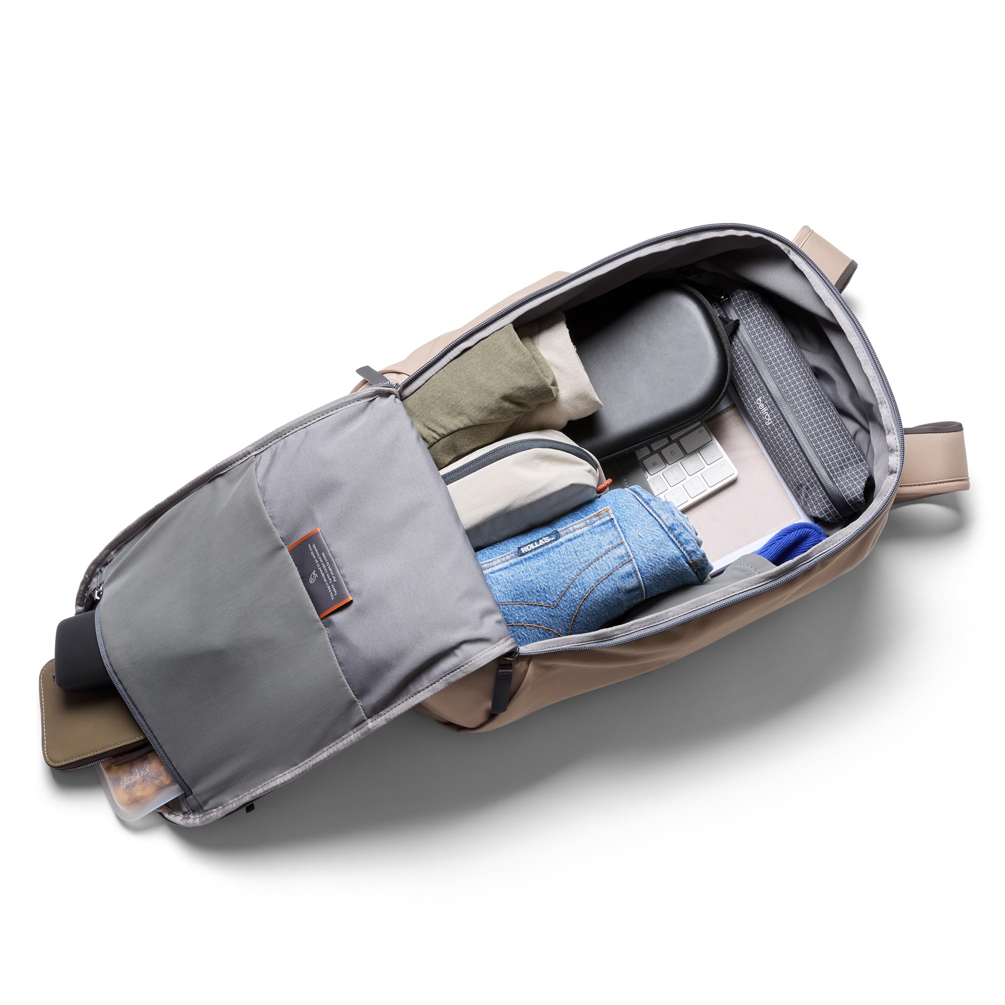 Bellroy Transit Workpack 26L, Mochila para portátil de 16 pulgadas - Stone | Mochila 26L para portátiles de 16 pulgadas, dispositivos tech, la ropa del gimnasio, zapatos, una botella y básicos de diario