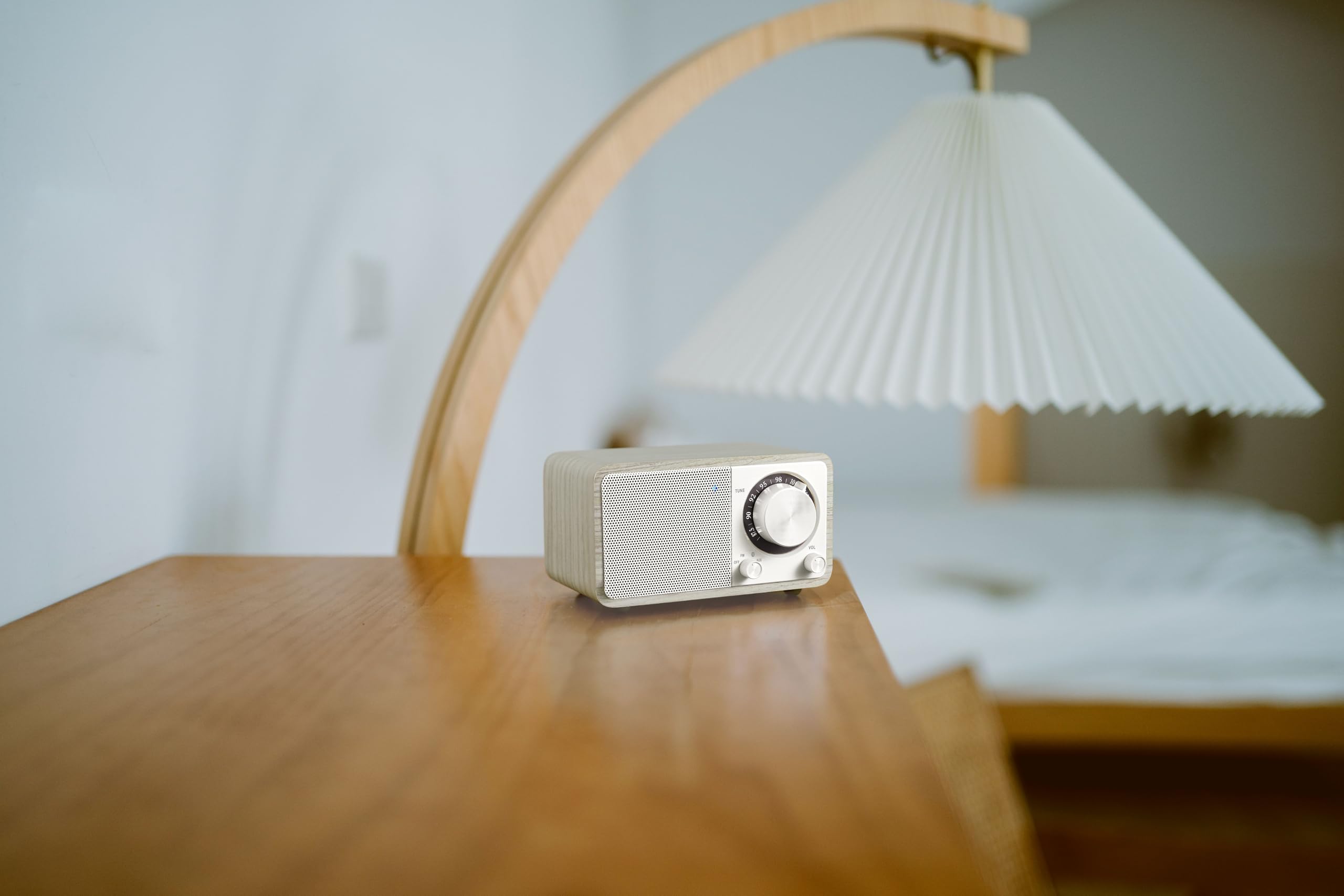 SANGEAN WR-7 Plus (2.ª generación) – Radio retro compacto con altavoz Bluetooth, recepción FM, batería integrada, diseño portátil y carcasa de madera auténtica, roble Moonlight