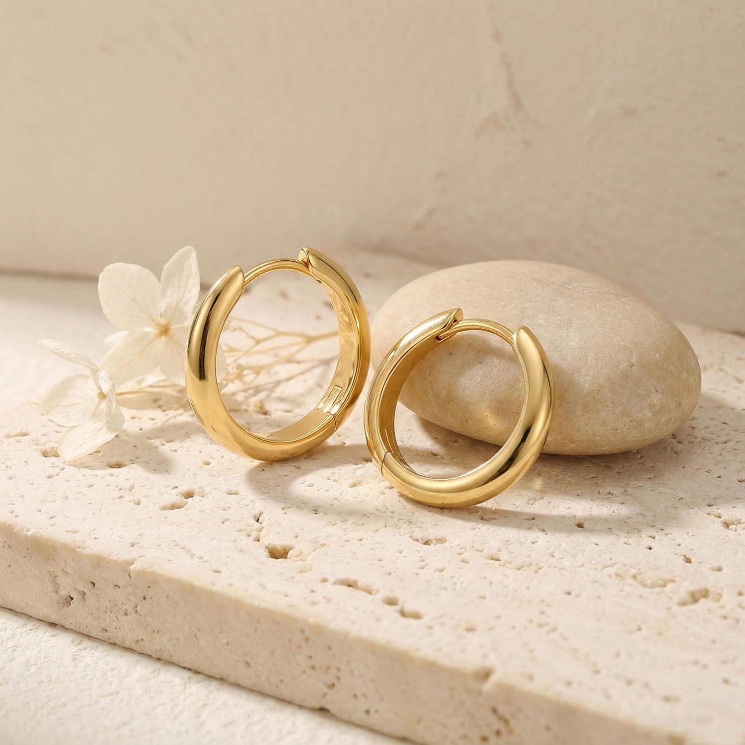 14K Gold Hoop Earrings for Women Gold Hoop Earrings for Women 14K Gold Earring for Womens Hoops Smooth Curve Hoops Earring for Womens 15/18/22mm