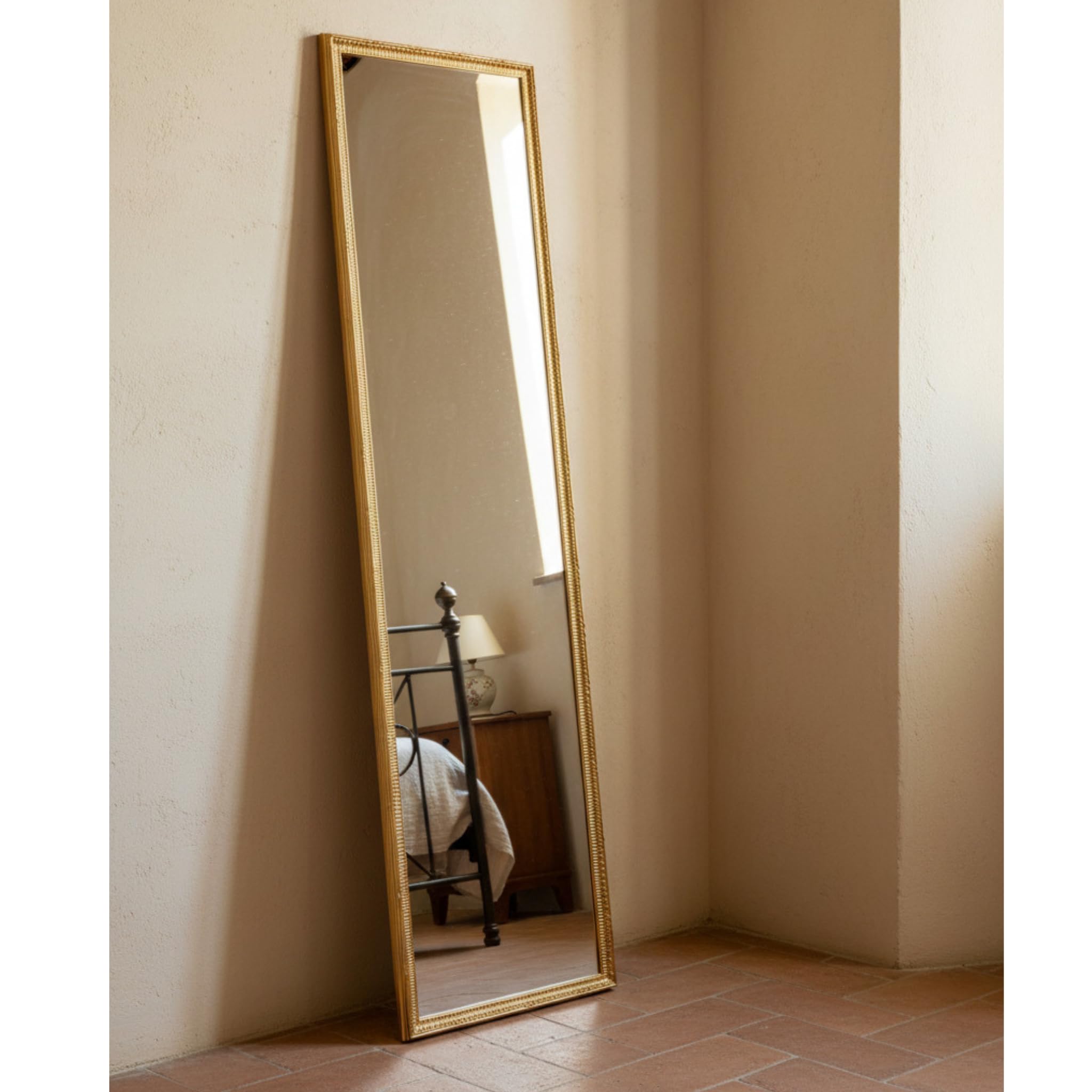 MO.WA Specchio da Parete con Cornice Classica cm. 40x135, Made in Italy, Specchiera lunga dorata, cornice in legno oro antico, Specchio da ingresso, camera da letto, soggiorno