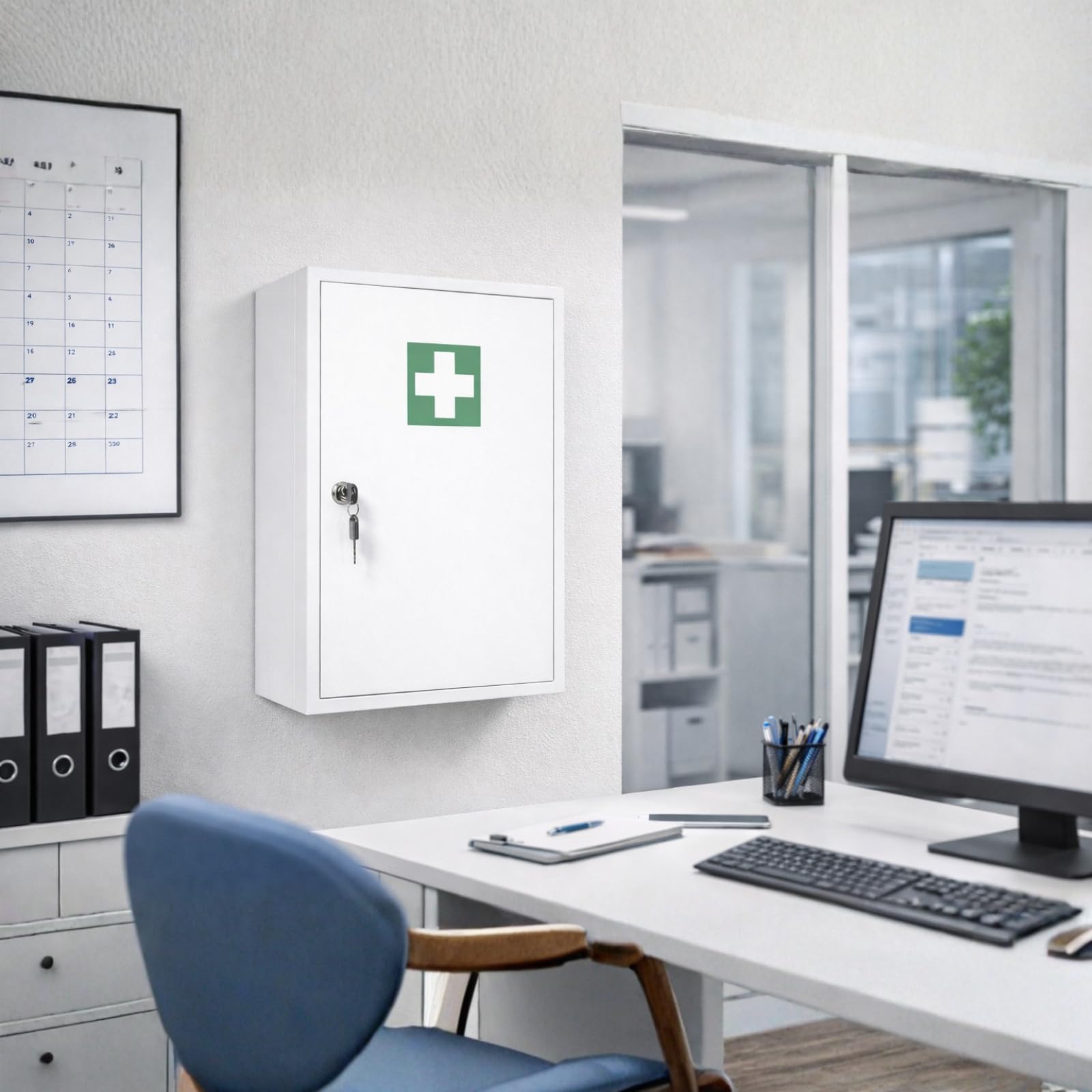 First Aid Products Verbandschrank B – inkl. DIN 13157:2021 Füllung – Metall, 3 Ablageflächen, abschließbar – Betriebsverbandkasten, Büro, Betrieb, Versammlungsstätte & Werkstatt – 46×30×14 cm