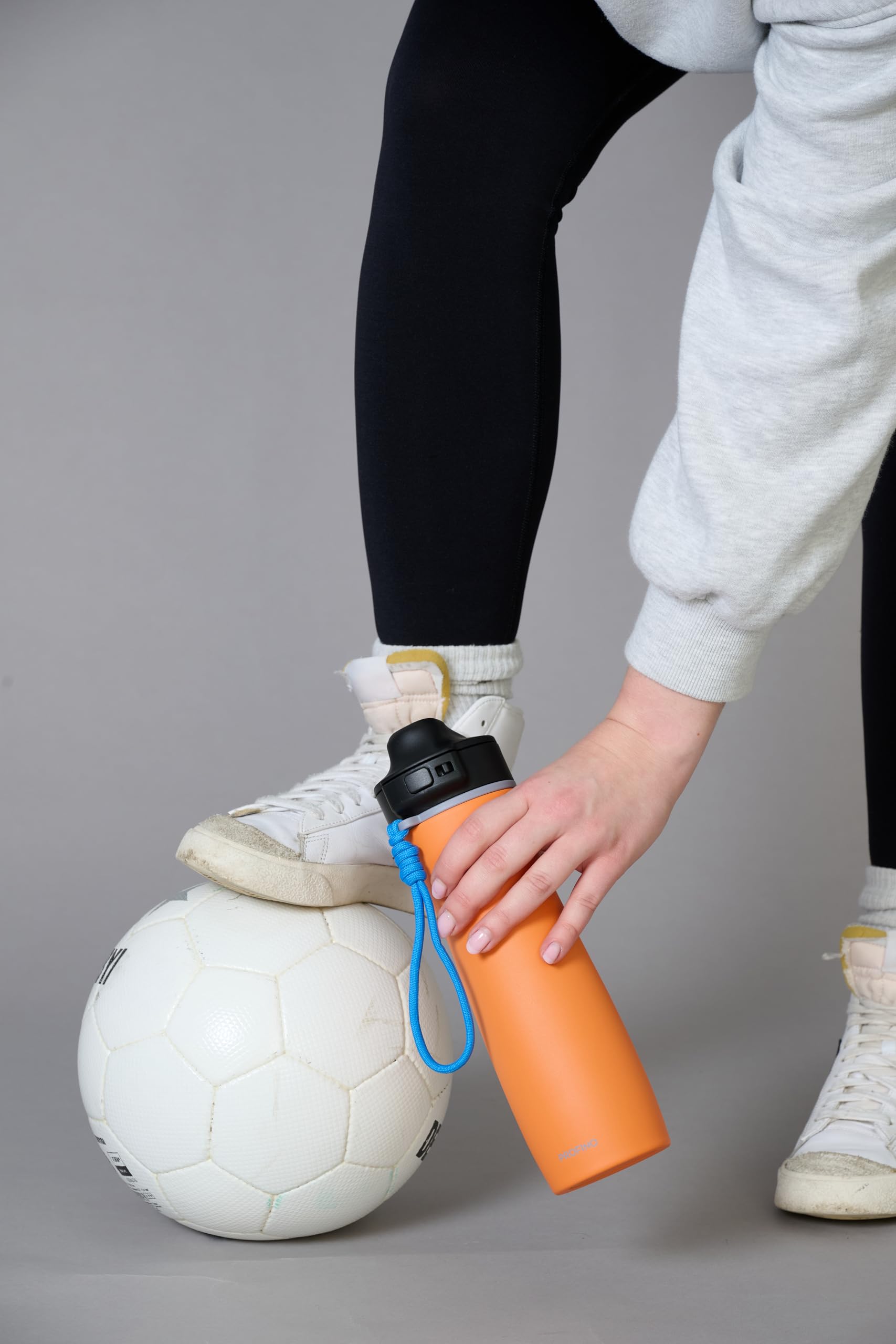 Borraccia isolata attiva, in acciaio inox, 625 ml, arancione, con flip-cap, per bere una sola mano, a prova di perdite, calda 6 ore, in acciaio riciclato, con nastro, per attività all'aperto e