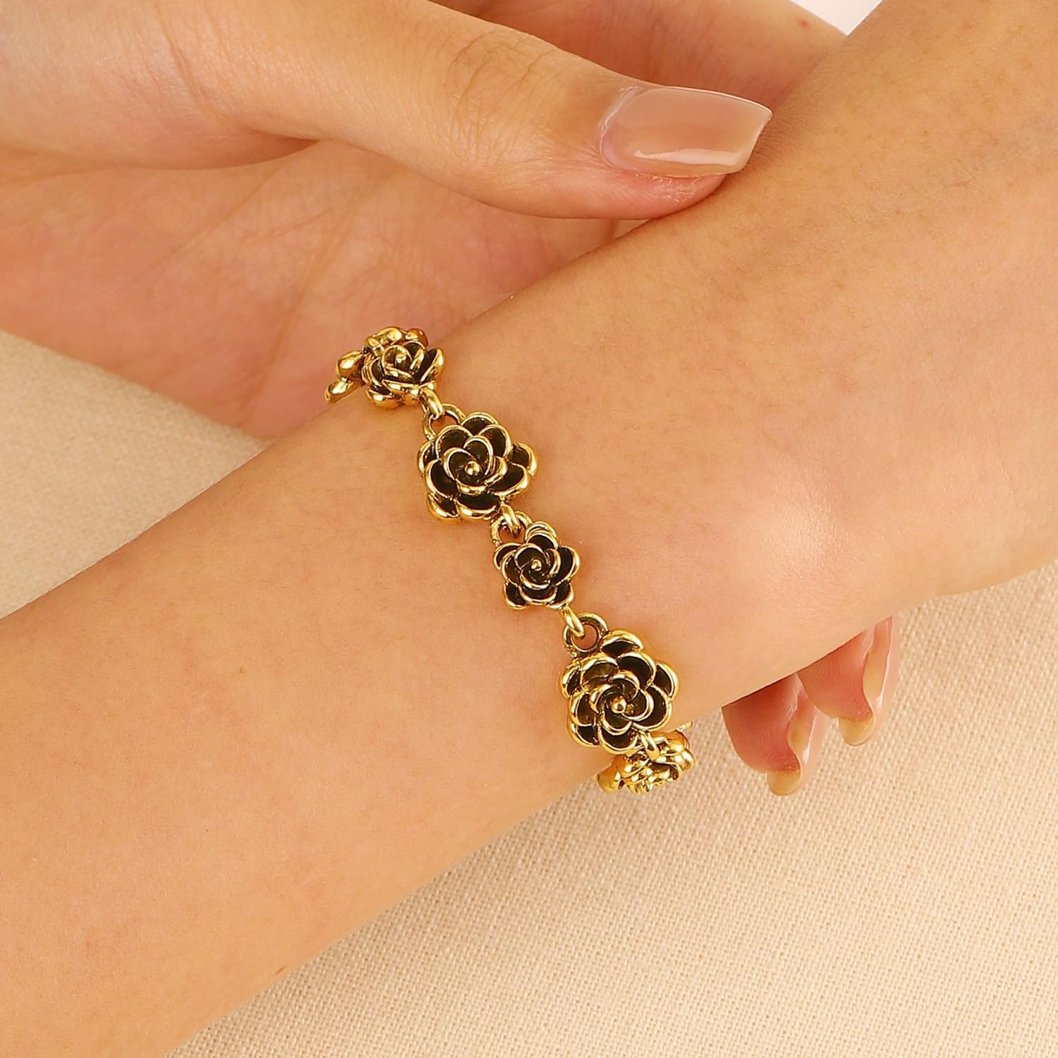 Gold Black Rose Flower Bracelet for Women, Vintage Floral Charm Link Bracelet, Elegant Statement Fashion Jewelry, Adjustable Wrist Chain Gift