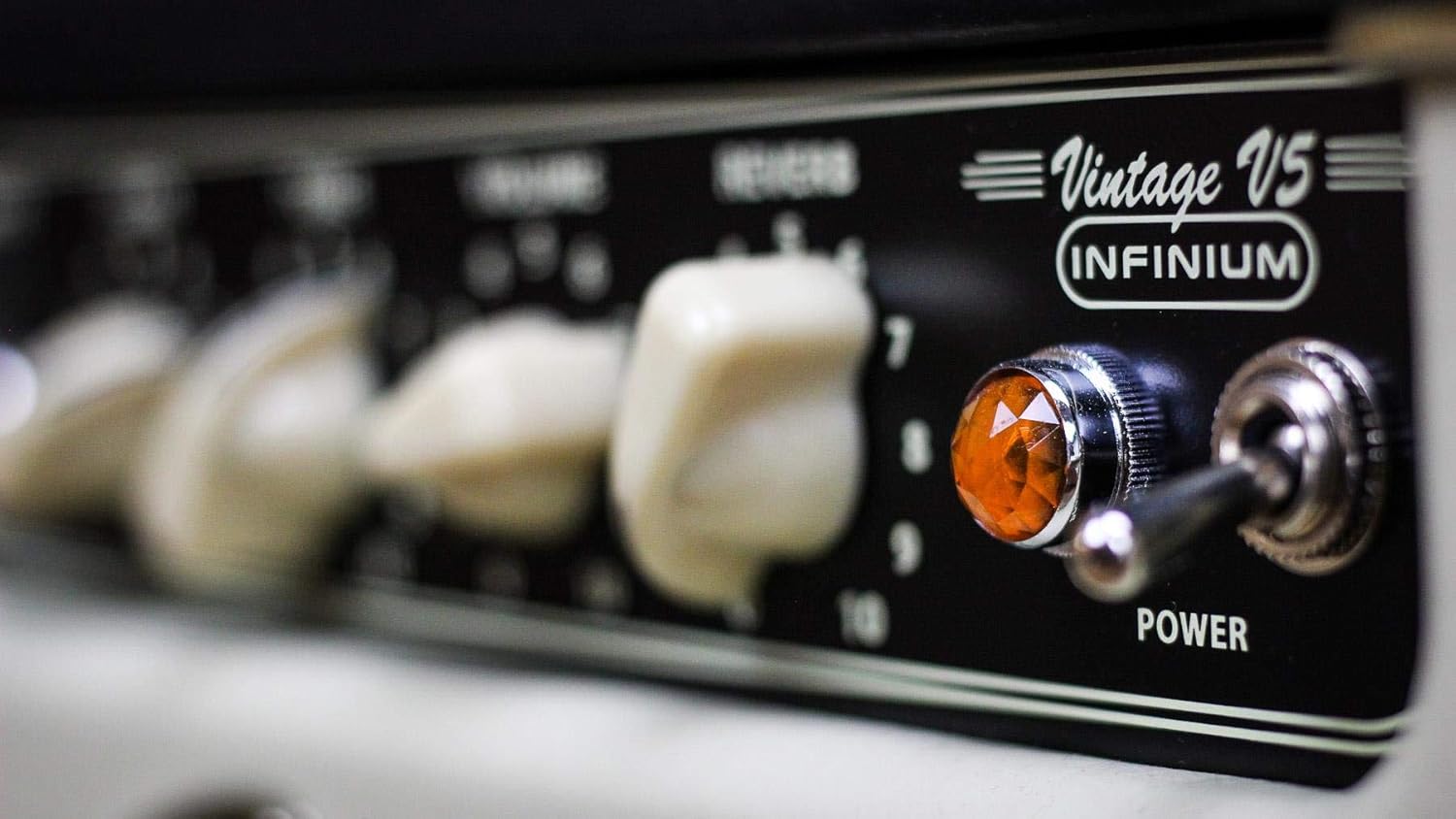 Bugera V5 INFINIUM 5-Watt Class-A Tube Amplifier Combo with INFINIUM Tube Life Multiplier, Original Turbosound Speaker, Reverb and Power Attenuator