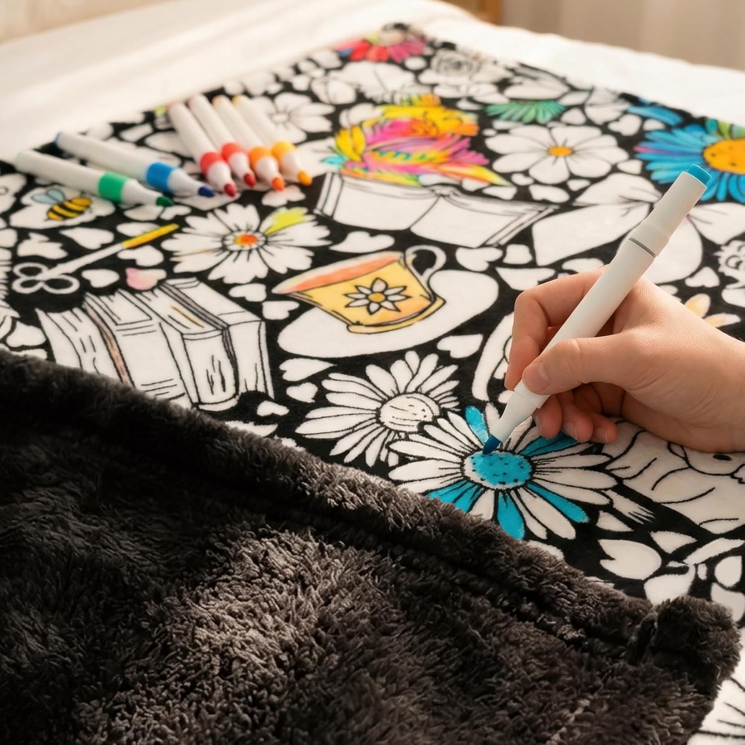 Hztongda Create Your Own Masterpiece! DIY Coloring Blanket for Adults - Color with Markers and Unleash Your Creativity (Style 5)