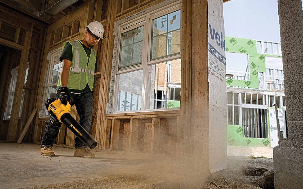 DEWALT Soffiatore Foglie a Batteria Litio Velocità di soffiaggio fino a 144 Km/h, Impugnatura Ergonomica 18 V 5.0 Ah, DCM562P1-QW
