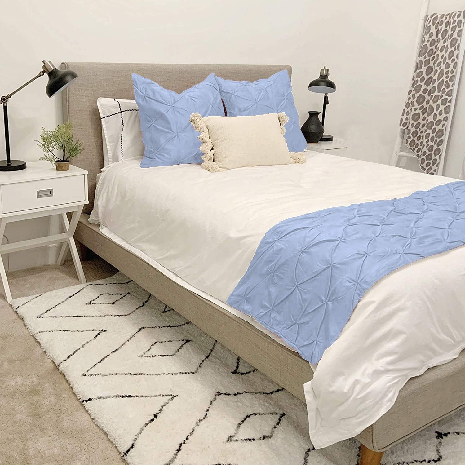 600 Count Pinch Pleated Bed Runner 1 Pieces Solid 100% Egyptian Cotton Soft Fade-Resistant Easy Care Decorative Bed Scarf