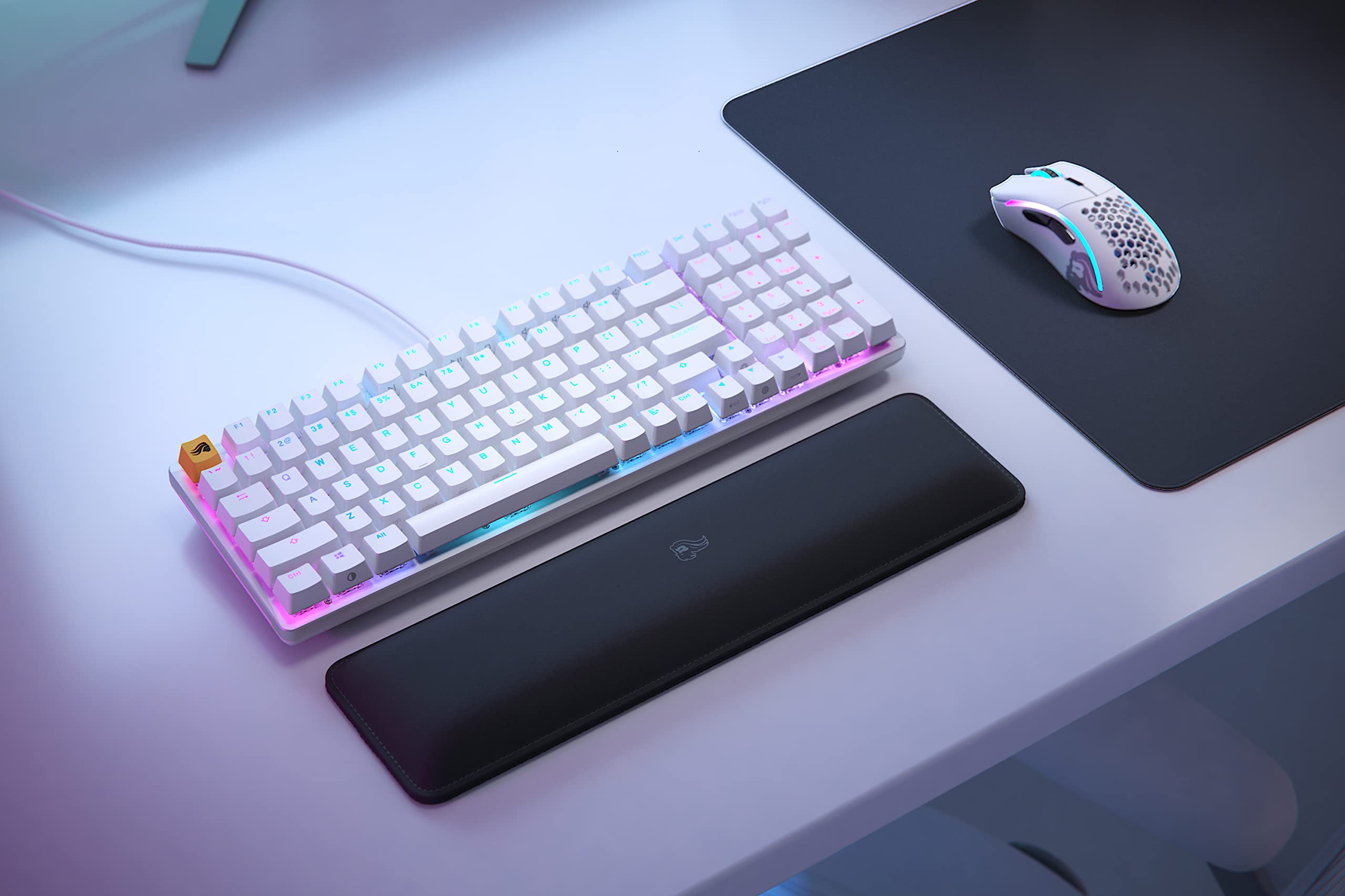 GLORIOUS GMMK 2 Full Size 96% Teclado Mecánico Hot Swap QWERTY ES (Blanco) | Switches lineales preengrasados, retroiluminación dinámica, placa aluminio, componentes dobles duraderos, perfil ergonómico