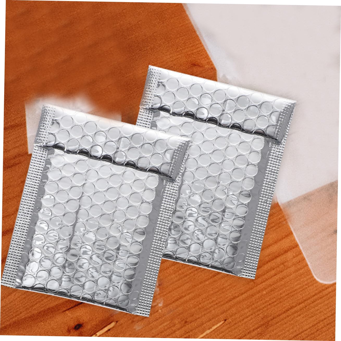 100 Enveloppes à Bulles D'emballage Auto-adhésives Argentées 110x130 40mm, Paquet D'expédition Matelassés Résistants aux Chocs, Enveloppes D'expédition Légères pour Bureau
