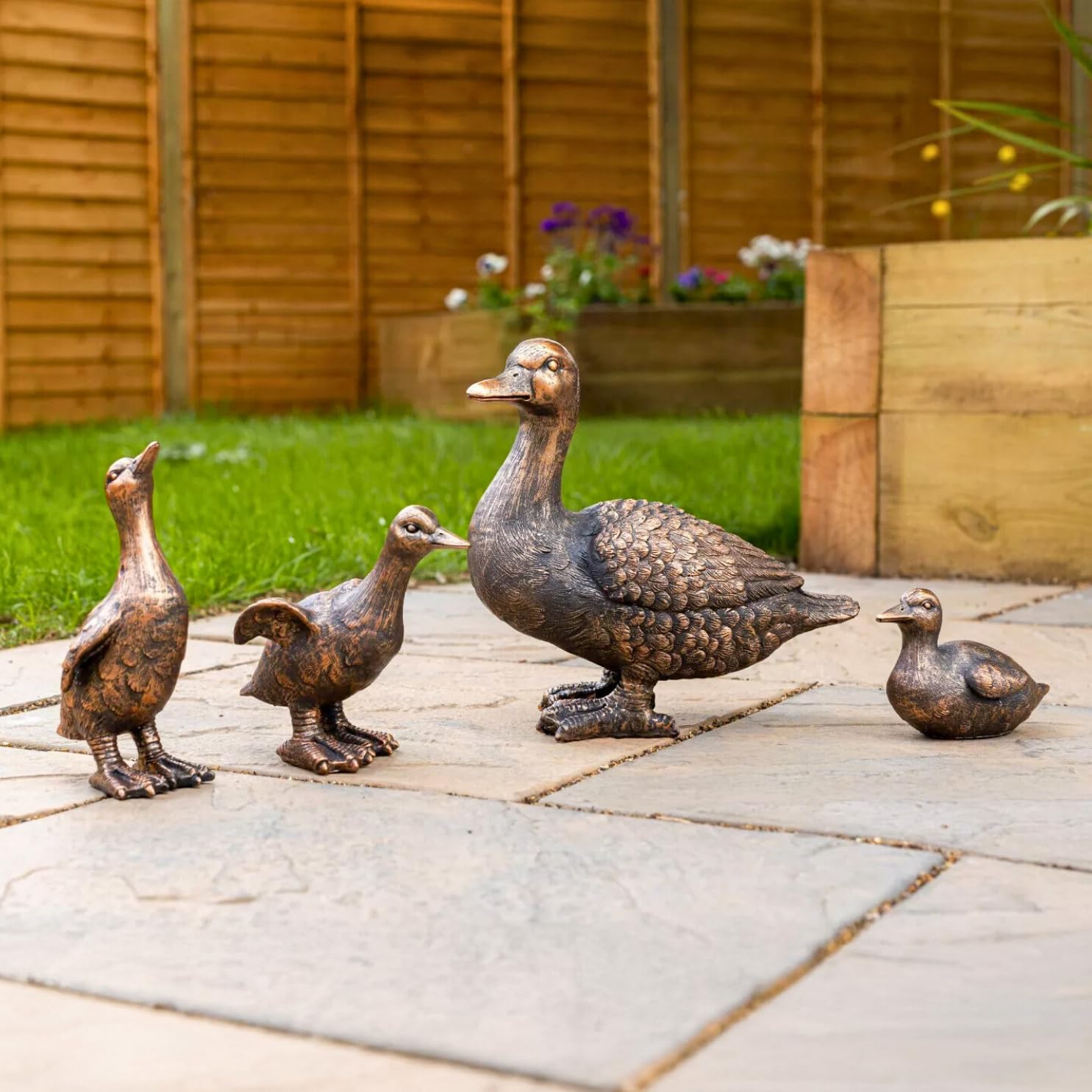 Anatre Ornamentali Esterne Coppia Di Anatre Che Leggono In Resina - Decorazione Giardino 22cm - Stile Rustico Per Esterni E Interni Statua Da Giardino Esterno - Foto 2