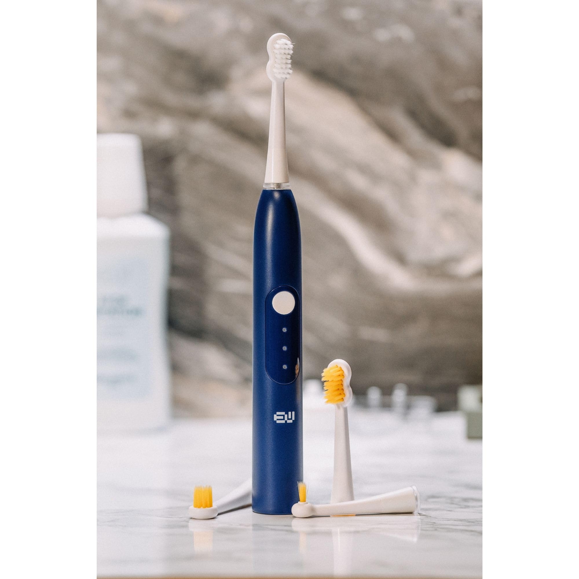 edel + white swiss - EW‑SG9 Viva Sonic - Brosse à dents suisse hydrodynamique avec 3 têtes de brosse professionnelles, charge directe USB C et mode massage - Compact et puissante - Bleu