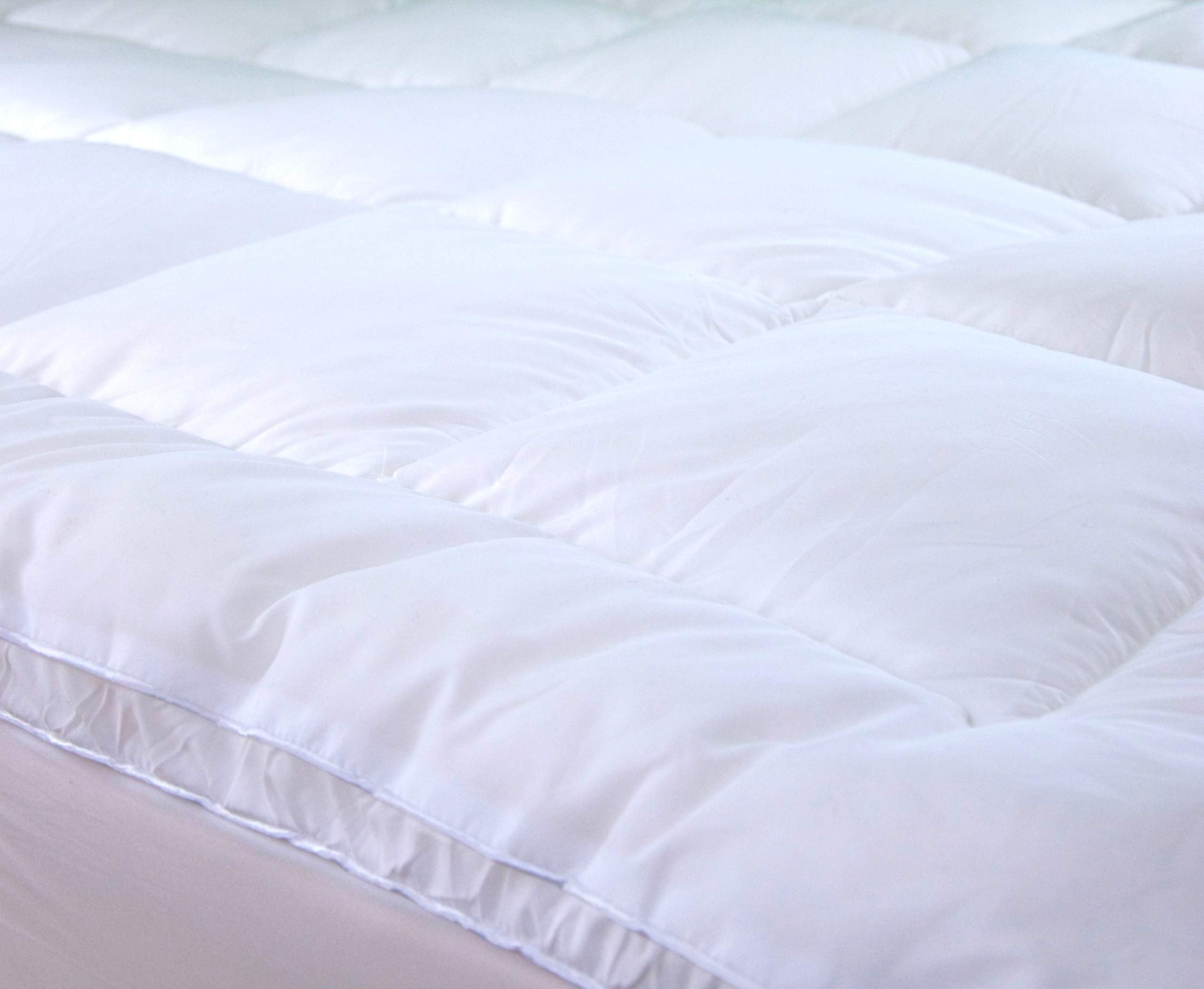 Mattress Topper - Mattress Pad - Hypoallergenic - Medium Fill for Extra Comfort & Balanced Softness - Stretchable Skirt - Breathable Material - King Size 76" x 80"