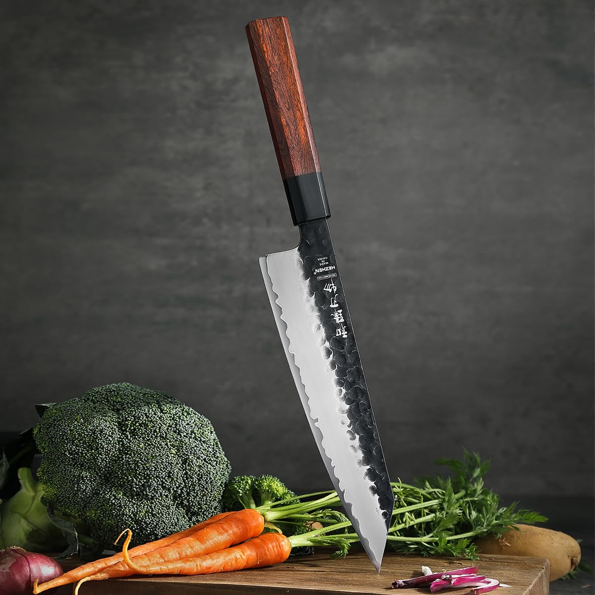 HEZHEN - Couteau Kiritsuke de 21,5 cm, couteau de chef en acier forgé composite à 3 couches, couteau de cuisine japonais professionnel, manche octogonal en bois rouge et fourreau en bois