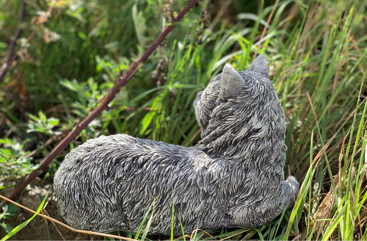 stoneandstyle Steinfigur Katze Emilia liegend frostfest wetterfest Gartenfigur Steinguss