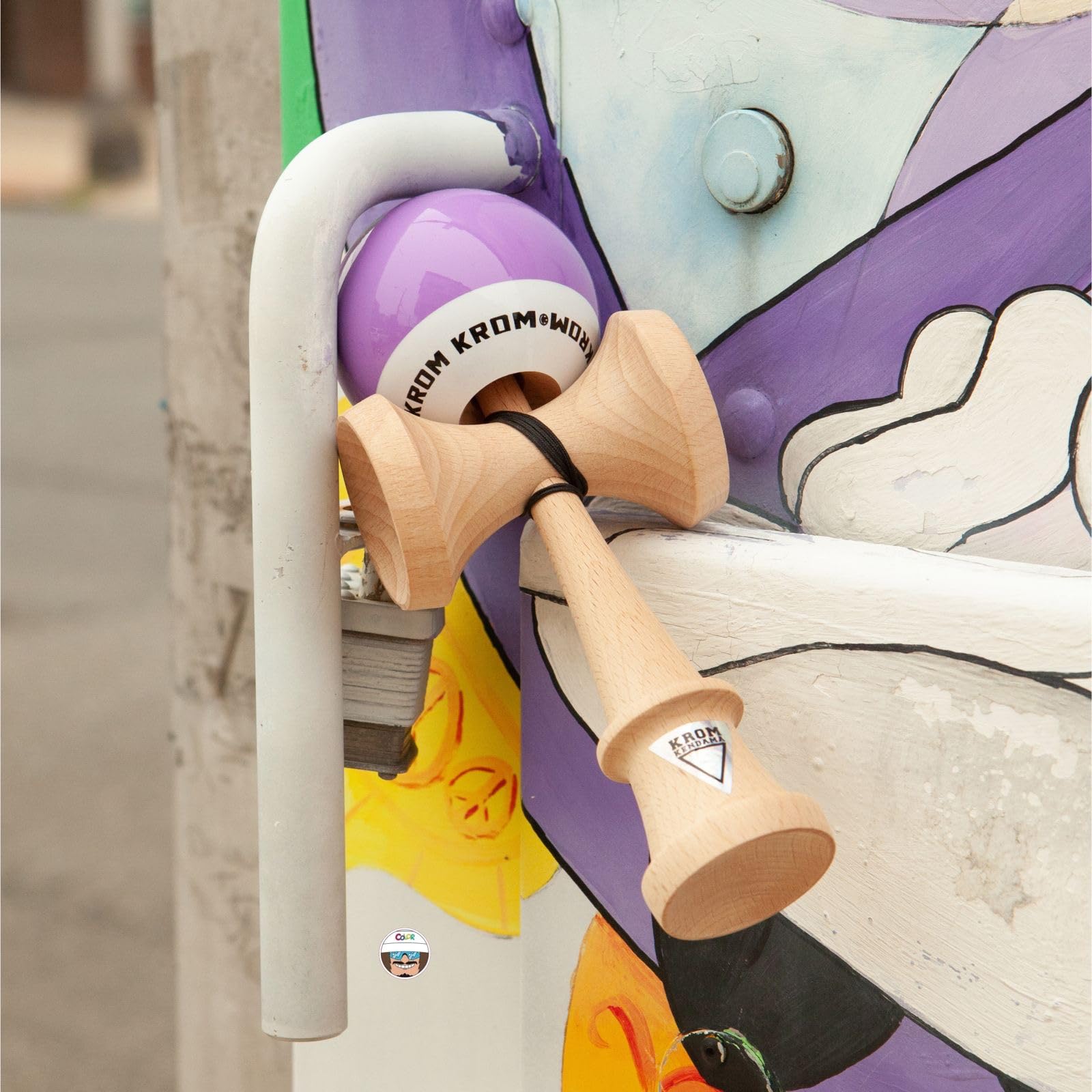 KROM - Kendama POP LOL lawenda – wysoka jakość drewna – dla początkujących i profesjonalistów – opakowanie: zapasowy sznurek + naklejki