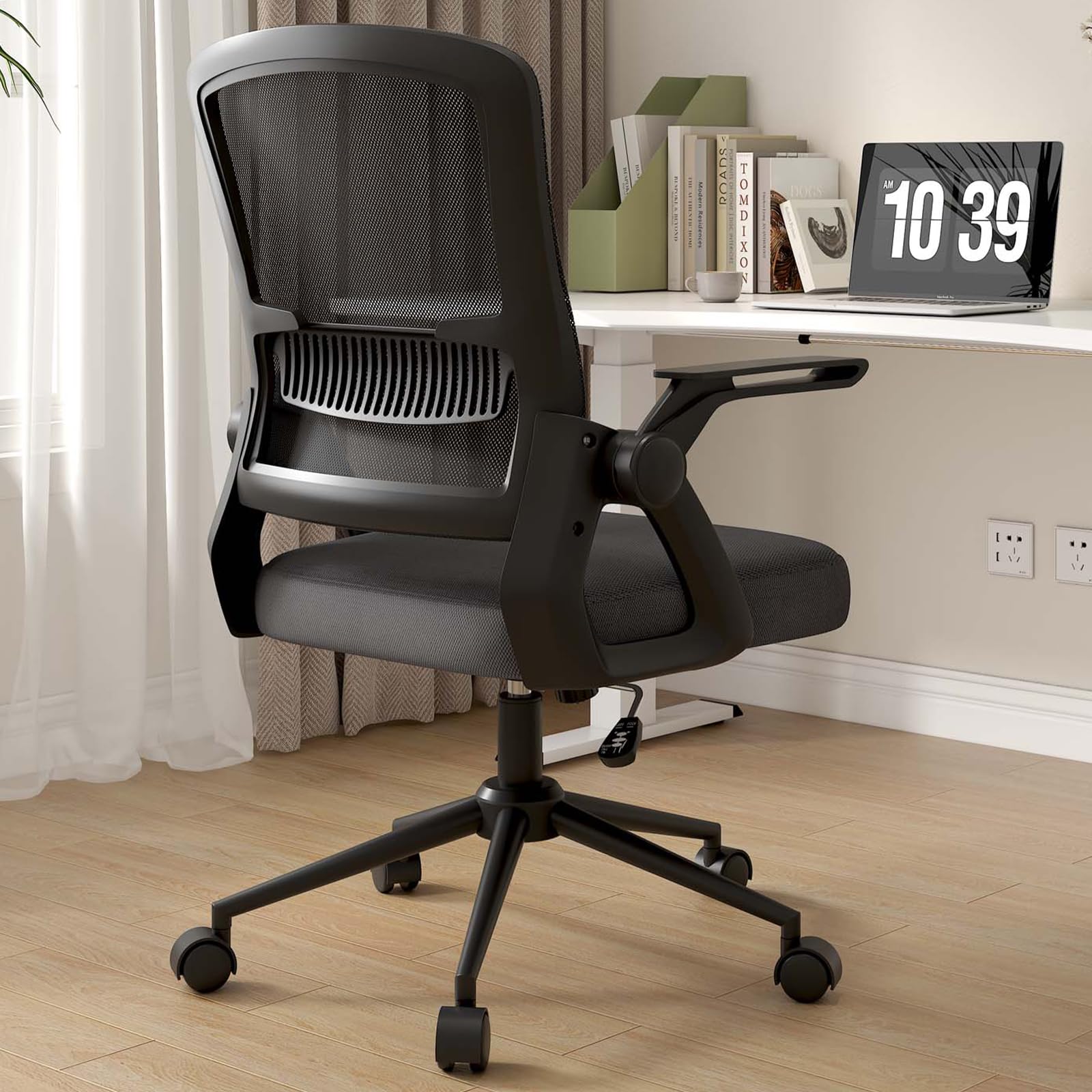 naspaluro Sedia da Ufficio Scrivania Ergonomica, Con Braccioli Pieghevoli, Altezza Regolabile, Seduta e Schienale in Rete Respirante, Girevole con Ruote, Funzione Oscillante Nera