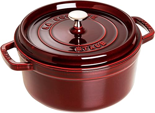 Staub Cocotte redondo de hierro fundido de 5.5 cuartos - Granadina, fabricado en Francia