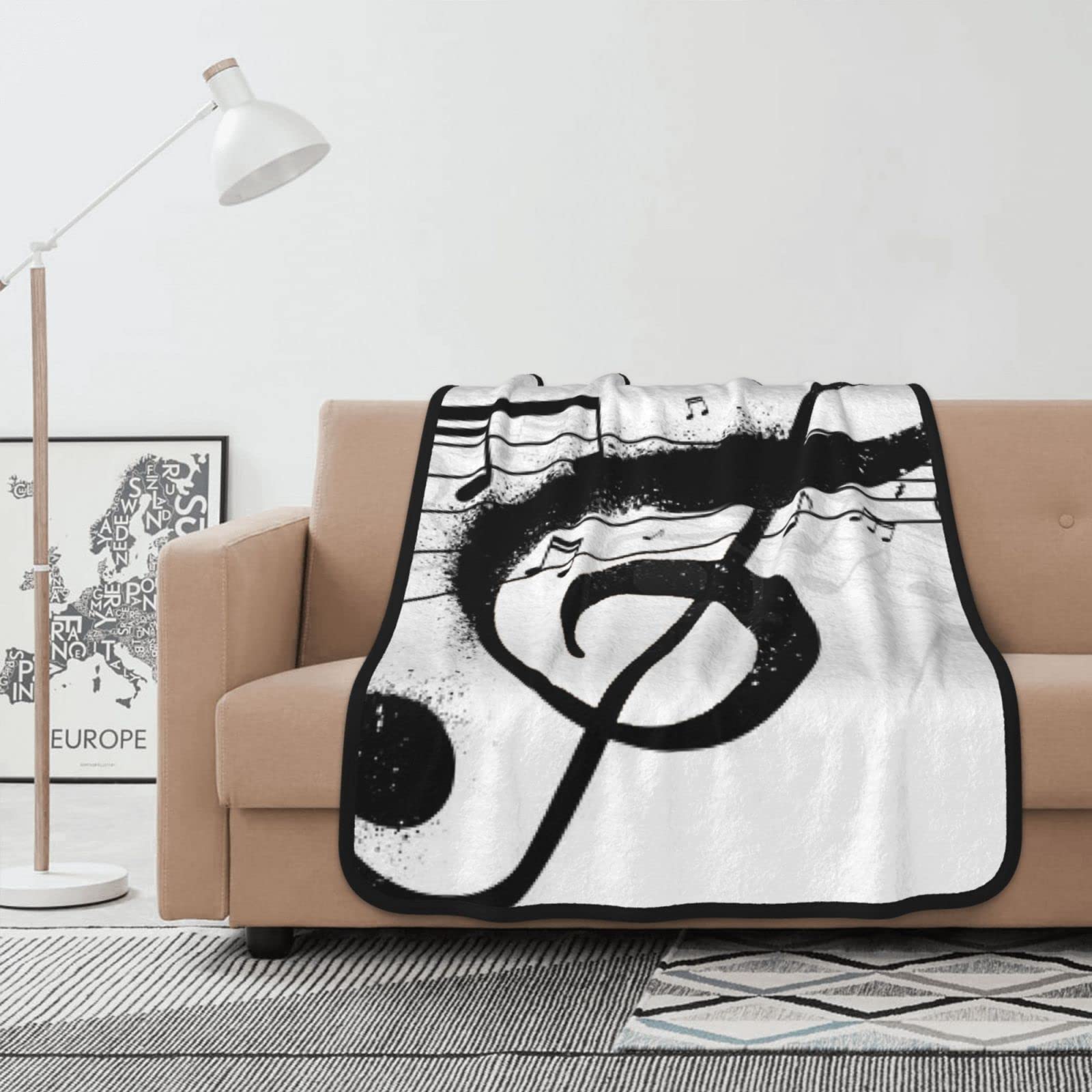 Plaid musique en flanelle chaude pour soirées cocooning sur le canapé du salon