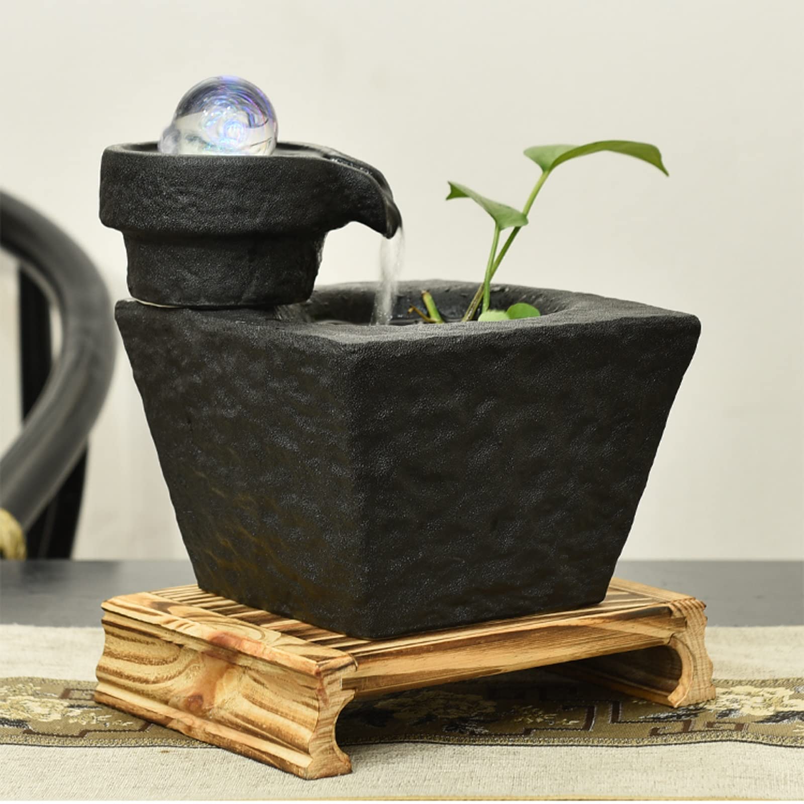 Fontana da Interno Feng Shui Fontana da tavolo in ceramica con sfera, pompa e base in legno for fontana d'acqua corrente creativa for interni, scrivania, ufficio e decorazioni for la casa, nera Fontan