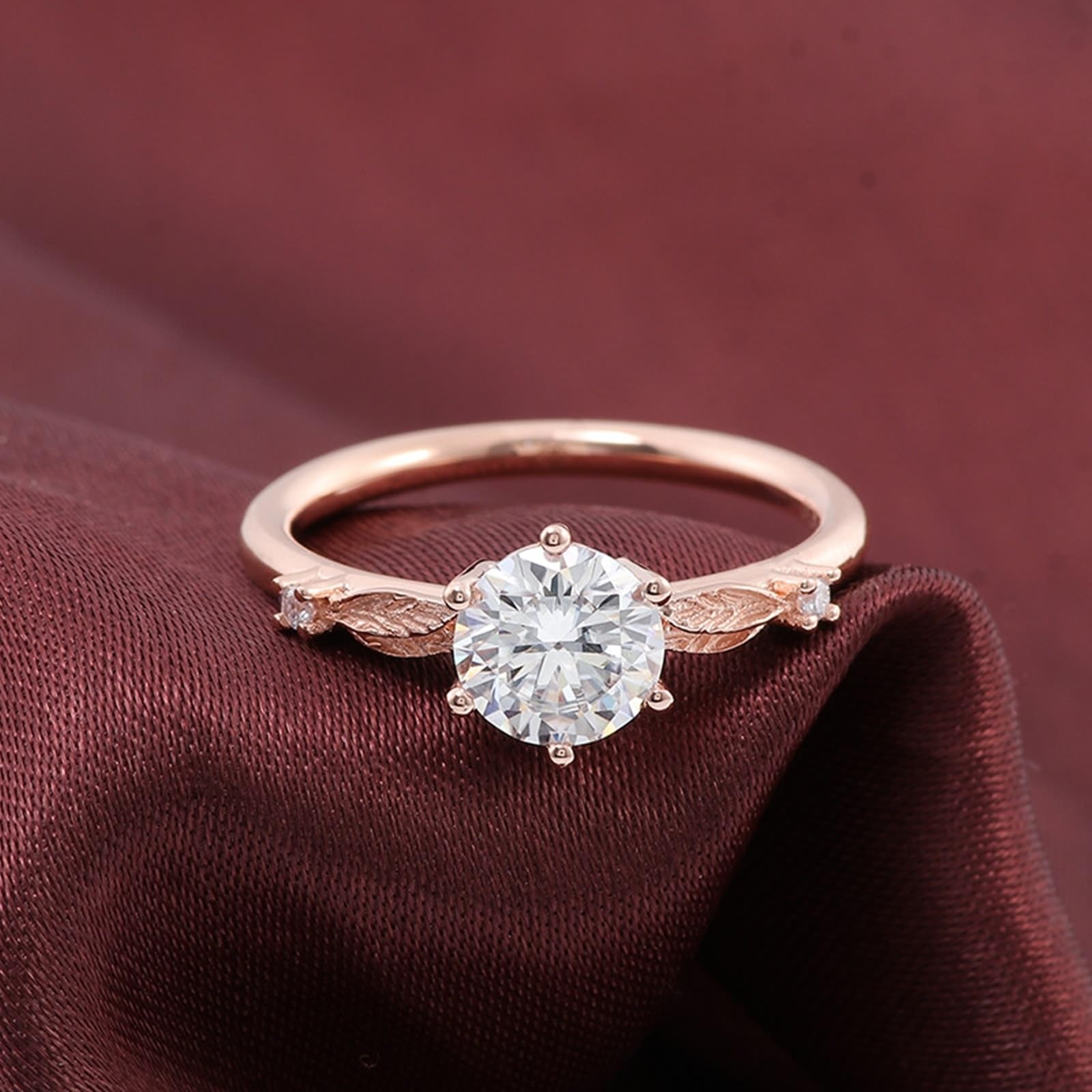 Wycian Anello di fidanzamento moissanite 9 K foglia oro rosa con 6 artigli. Moissanite rotonda misura 45 (14,3) elegante per lesbiche incisione natale