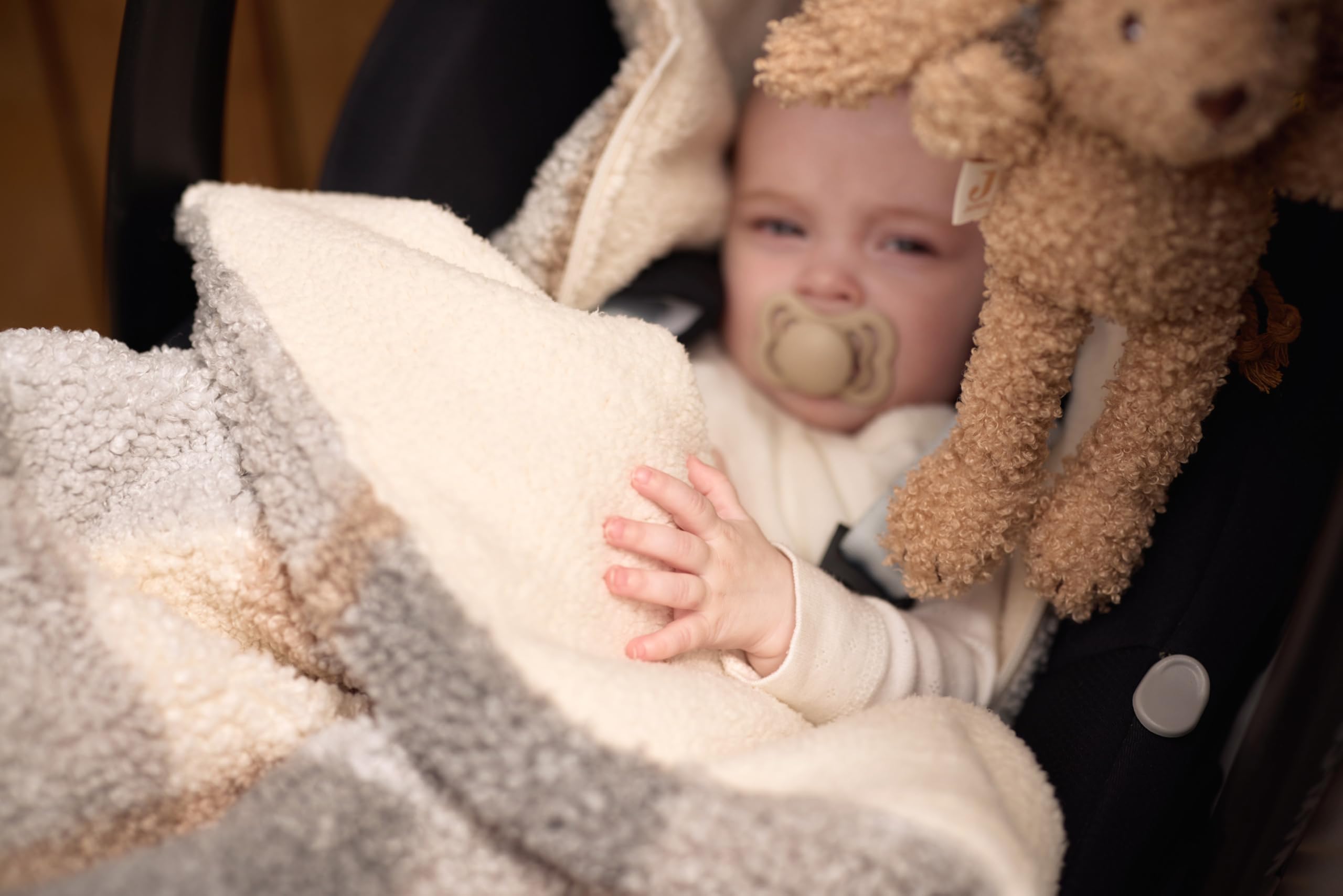 Jollein Check Boucle Teddy - Saco infantil para silla de coche del grupo 0+ y cochecito de bebé, para cinturón de 3 y 5 puntos