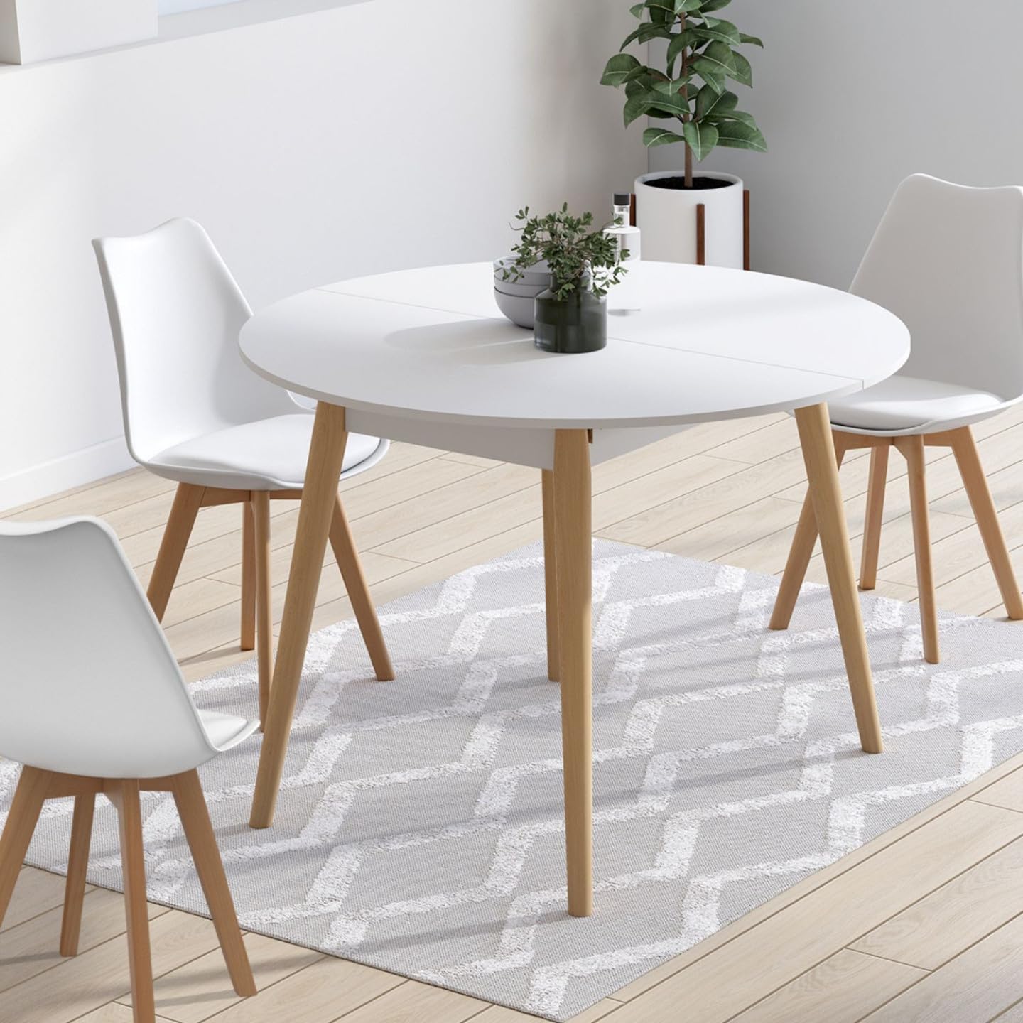 IDMarket Angela - Mesa de comedor redonda para 4 personas, color blanco, patas de madera, 110 cm
