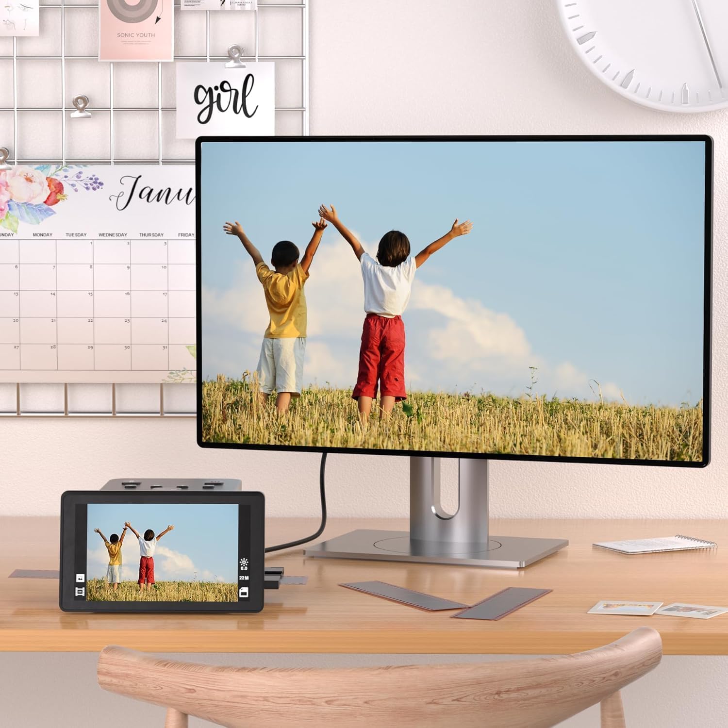 Scanner de films et diapositives – Convertit les négatifs et diapositives de films 35 mm, 126, 110 en photos numériques de 22 MP – Scanner de négatifs avec écran LCD de 5", inserts à chargement facile