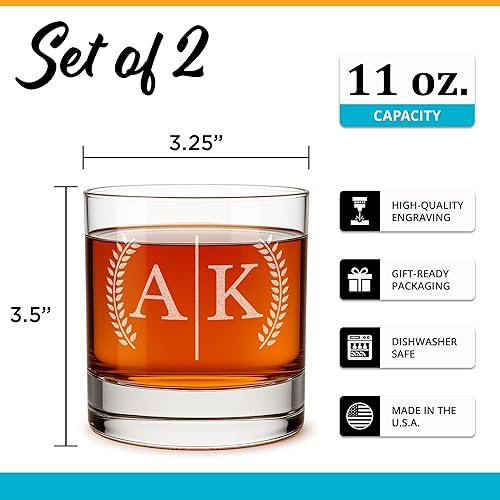 Miniatura 4 de On The Rox Drinks Regalos de whisky personalizados para hombres Juego de 2 vasos de whisky con monograma grabado de 11 onzas Copa de cóctel