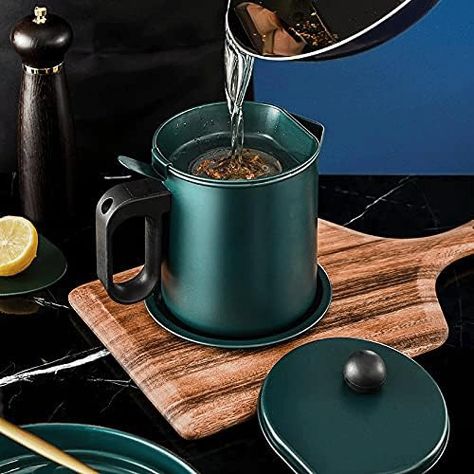 KRILLIQ Lattina di Olio Barattolo per Olio commestibile in Acciaio Inossidabile con Vaso per Olio con Filtro a Vassoio, Vaso per Olio, aceto, Salsa di soia per Condimento