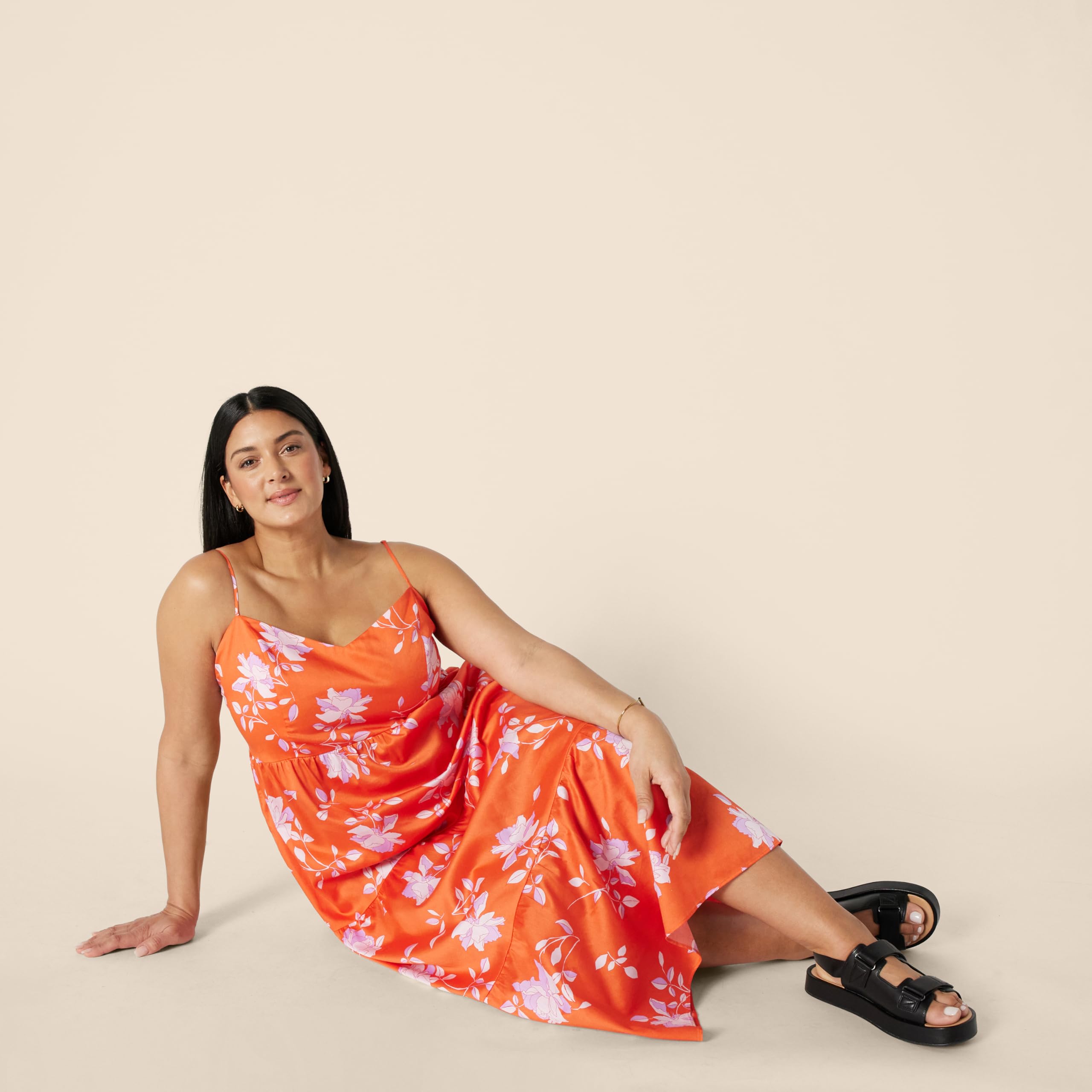 Amazon Essentials Robe Longue Évasée en Satin de Coton Taille Empire Décolleté Cœur Jupe à Volants Étagés Femme