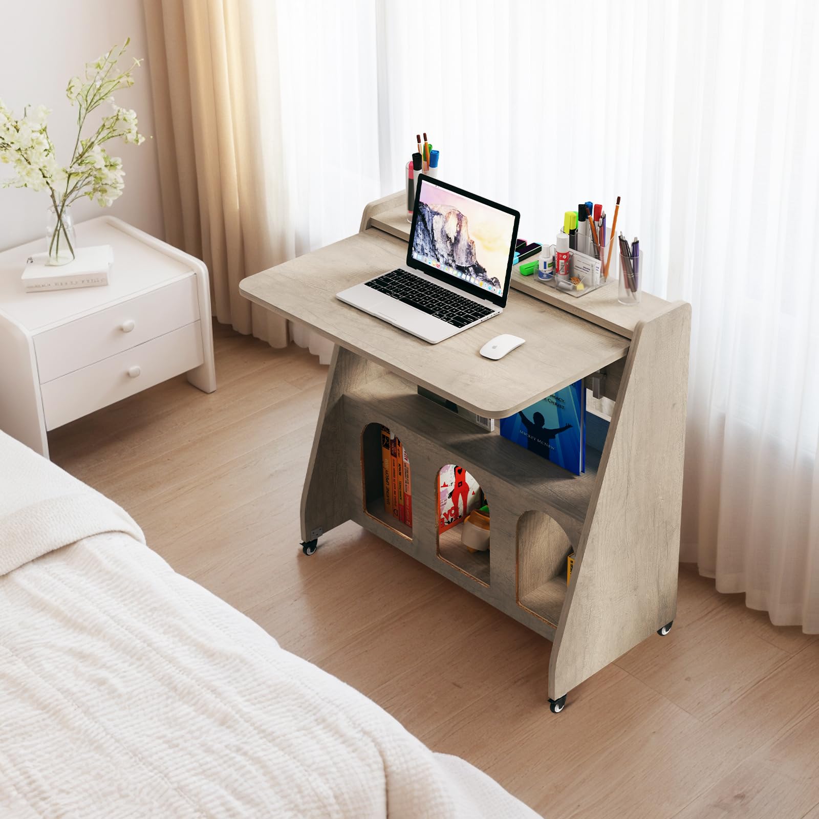 Bureau d'ordinateur roulant pour gagner de l'espace en télétravail