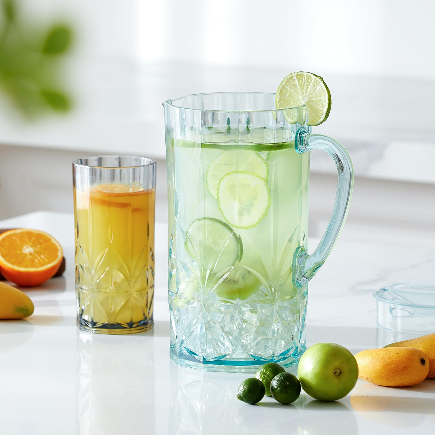 BELLAFORTE Jarra de agua de plástico Tritan inastillable con tapa, Myrtle Beach, jarra de agua irrompible de 88 onzas con asa, perfecta para jugo de naranja, té helado y bebidas, apta para