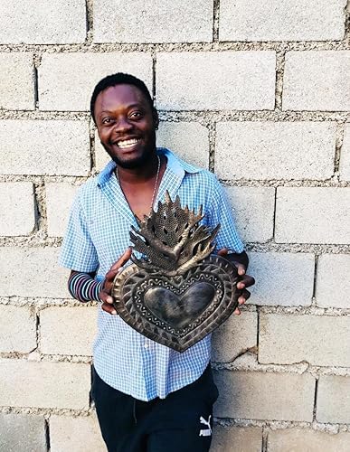 Miniatura 2 de Decoración de pared de corazón llameante, Erzulie, arte de metal para el hogar de Haití, 13 pulgadas x 16.5 pulgadas.