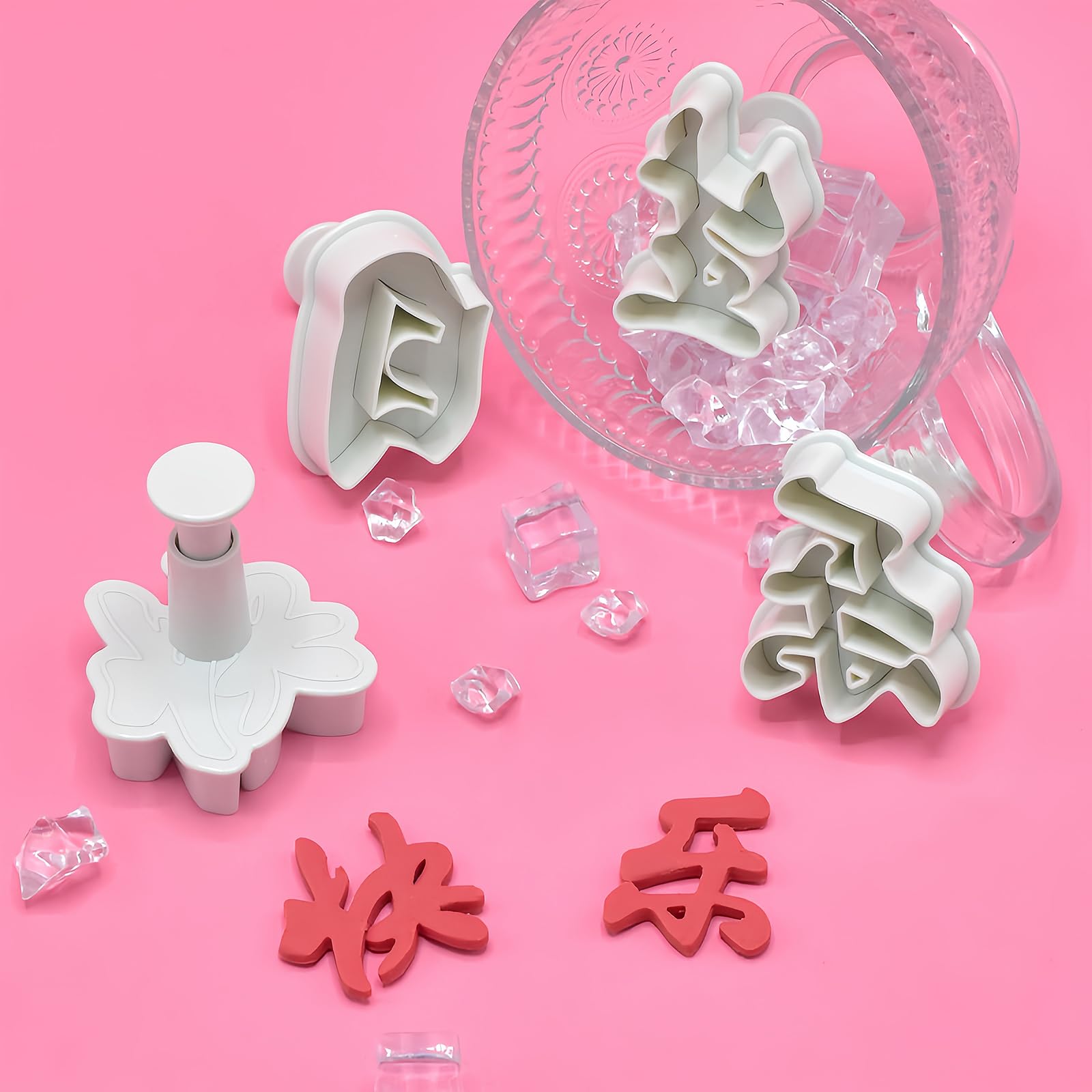 4 moldes de galletas y repostería con texto en inglés "Happy Birthday", herramientas creativas para hornear bollos y galletas caseros, perfectos para fiestas de cumpleaños y regalos.