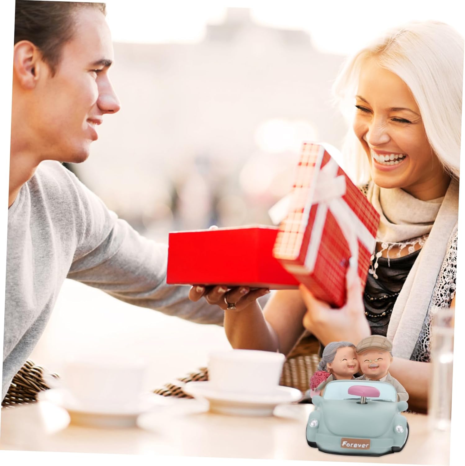 Resin Elderly Couple Figurines Lightweight Bedside Table Decoration Romantic Anniversary Wedding Cake Topper for Valentines Day Home Decor Gift