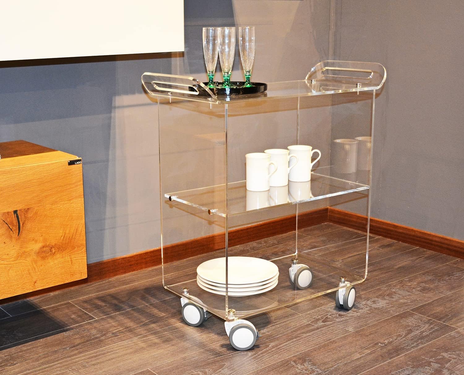 Slato Newman ⎪ Carrello con ruote da Soggiorno, Cucina, Portavivande, Vetrinetta Mobile di design a tre ripiani in cristallo acrilico Made in Italy, cm. L.71 x P.33 x H79