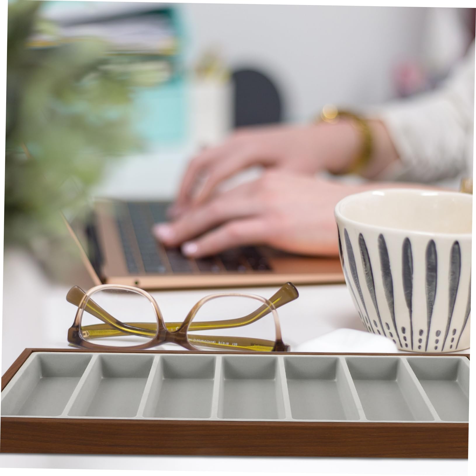 Beaupretty Bandeja para Gafas De Sol De Madera con Gris para Guardar Gafas De Sol Expositor para De con Compartimentos para Casa y Tienda