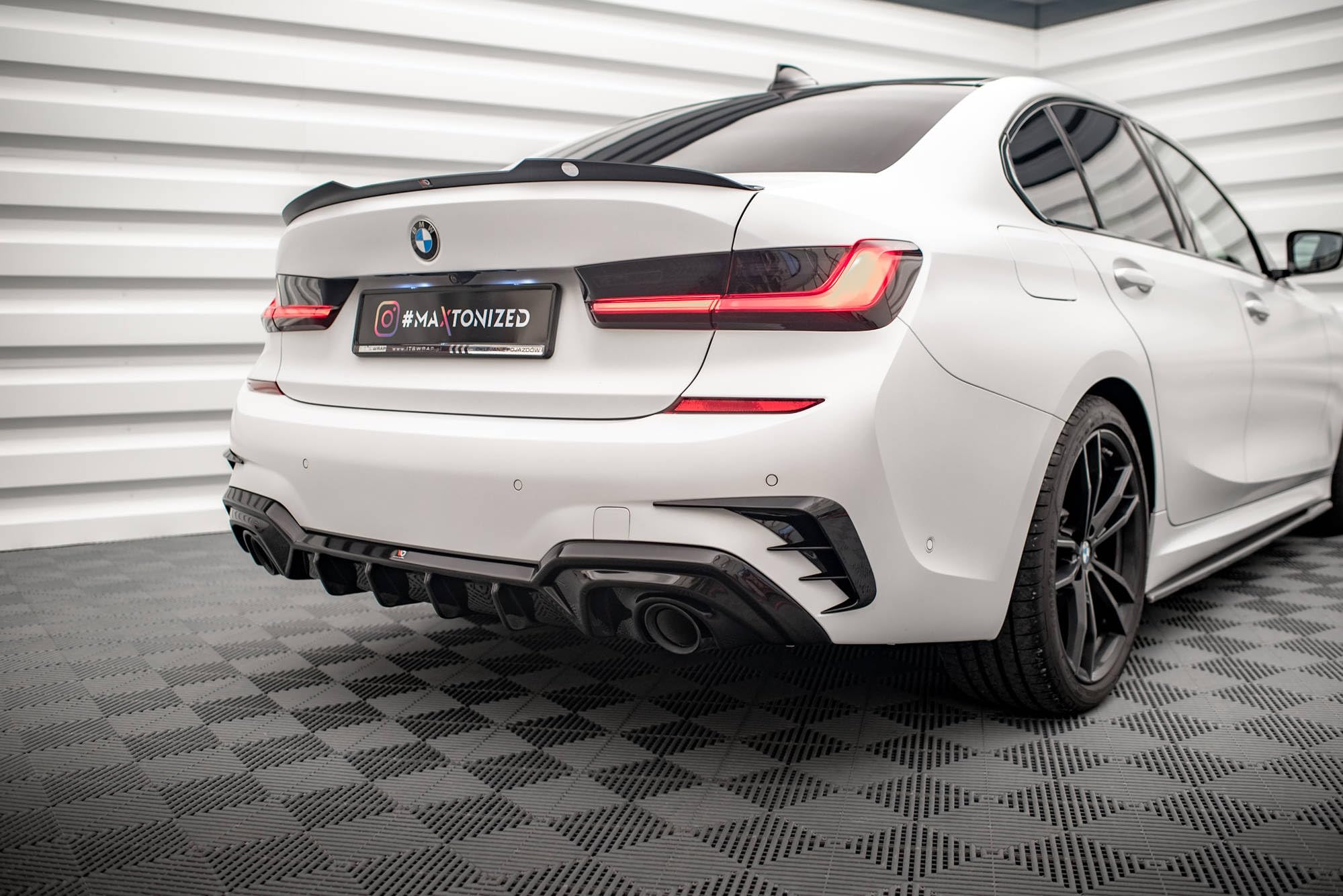 Maxton Design Heckdiffusor für BMW 3er M-Paket G20 / G21 (auch für Fahrzeuge mit Anhängerkupplung) Hochglanz schwarz