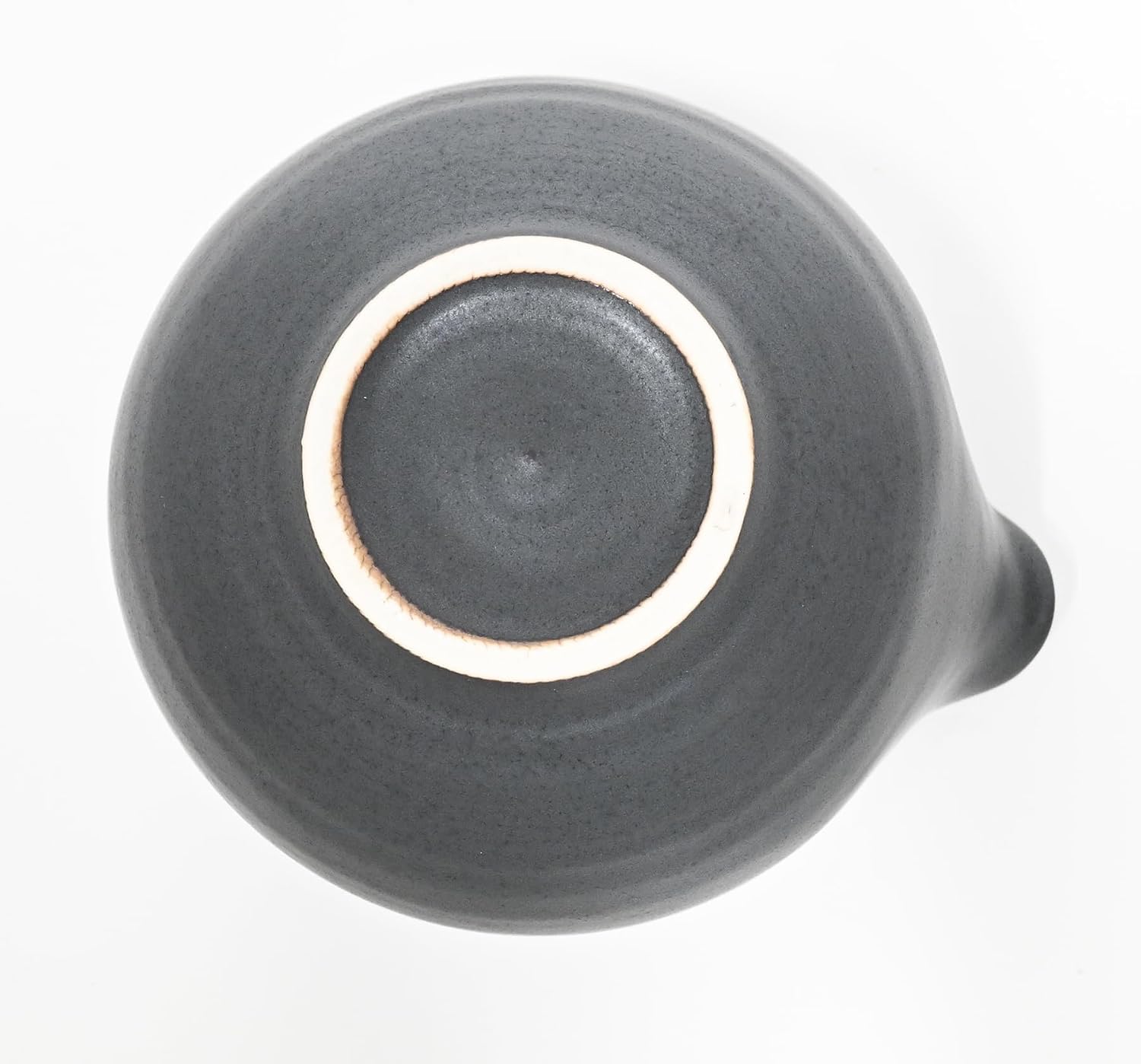 Urban Tokyo Yukiakari Katakuchi Matcha Bowl with Pouring Spout, Handmade Minoyaki Ceramic, Japanese Tea Ceremony Whisking, 18oz Made In Japan (Kuro Matto)