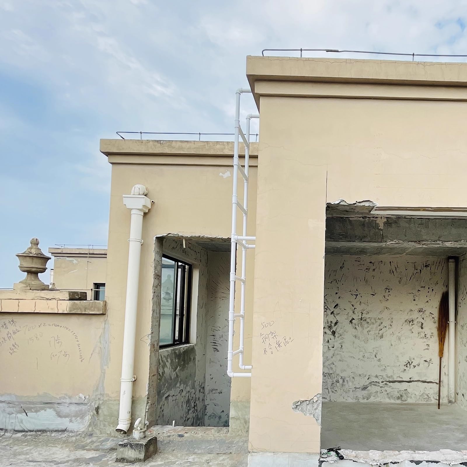 Scala di Emergenza in Ferro battuto Bianco per pozzetto Finestra, soffitta, Letto a Castello e Letto Alto, con Portata di 150 kg, 57 Pollici.