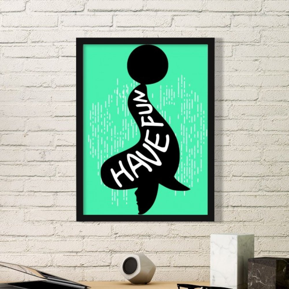 Cadeau de décoration maison avec ce cadre photo rectangle en bois noir motif phoque