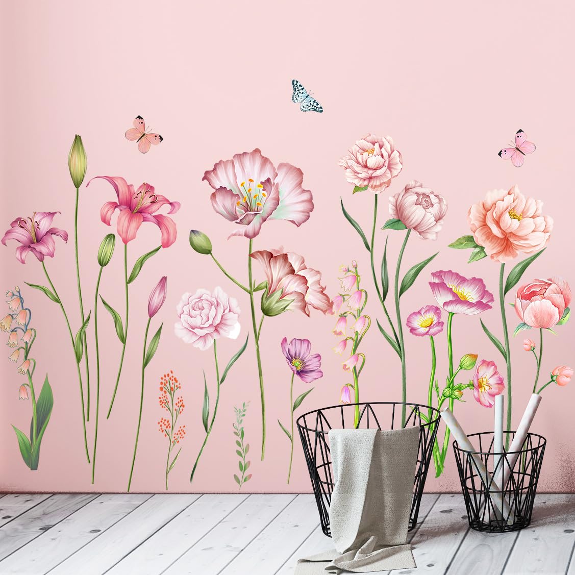 Sticker mural papillons et fleurs pour créer un cocon dans la chambre bébé